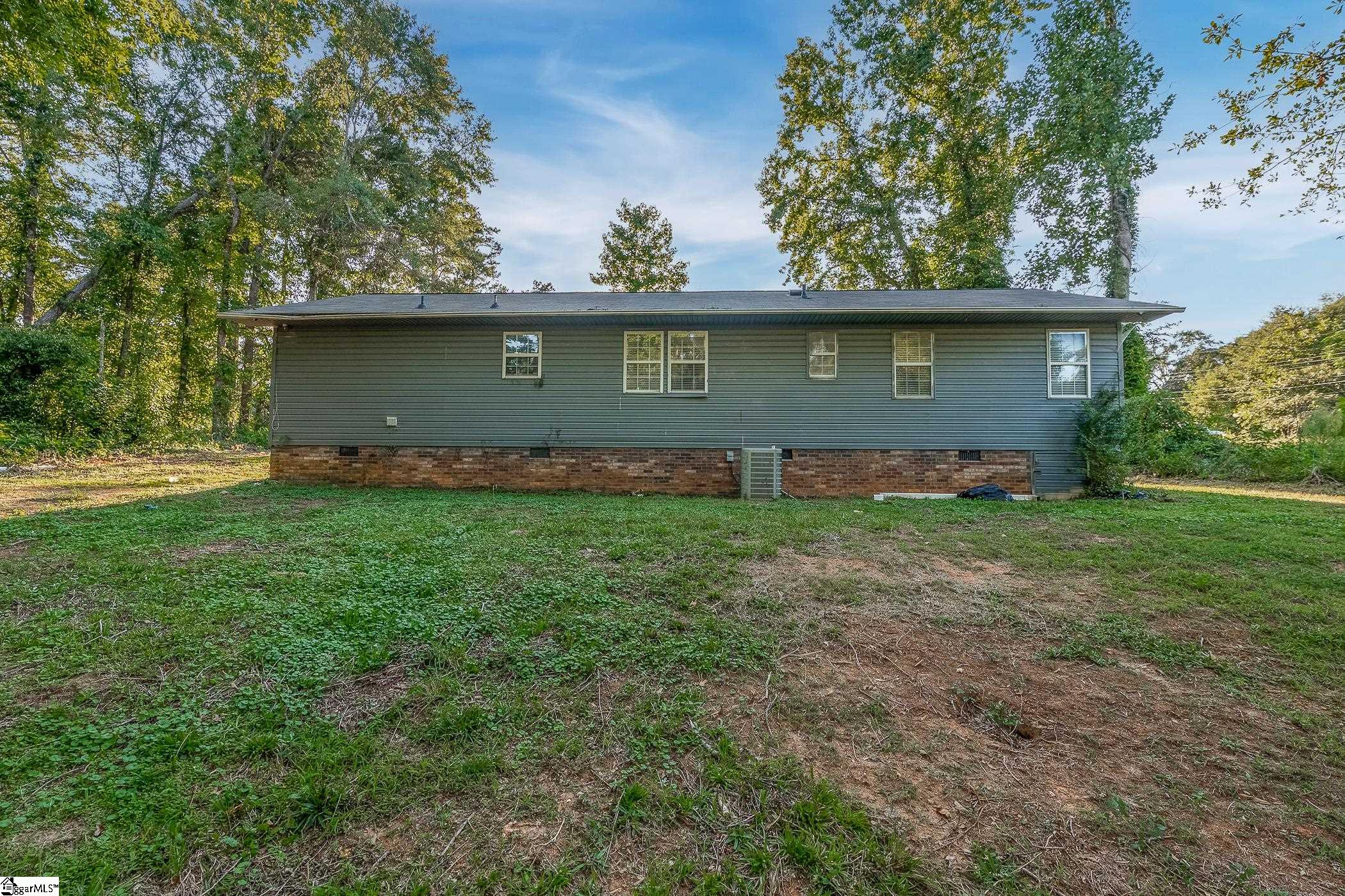 861 Pinecrest Street Woodruff, SC 29388