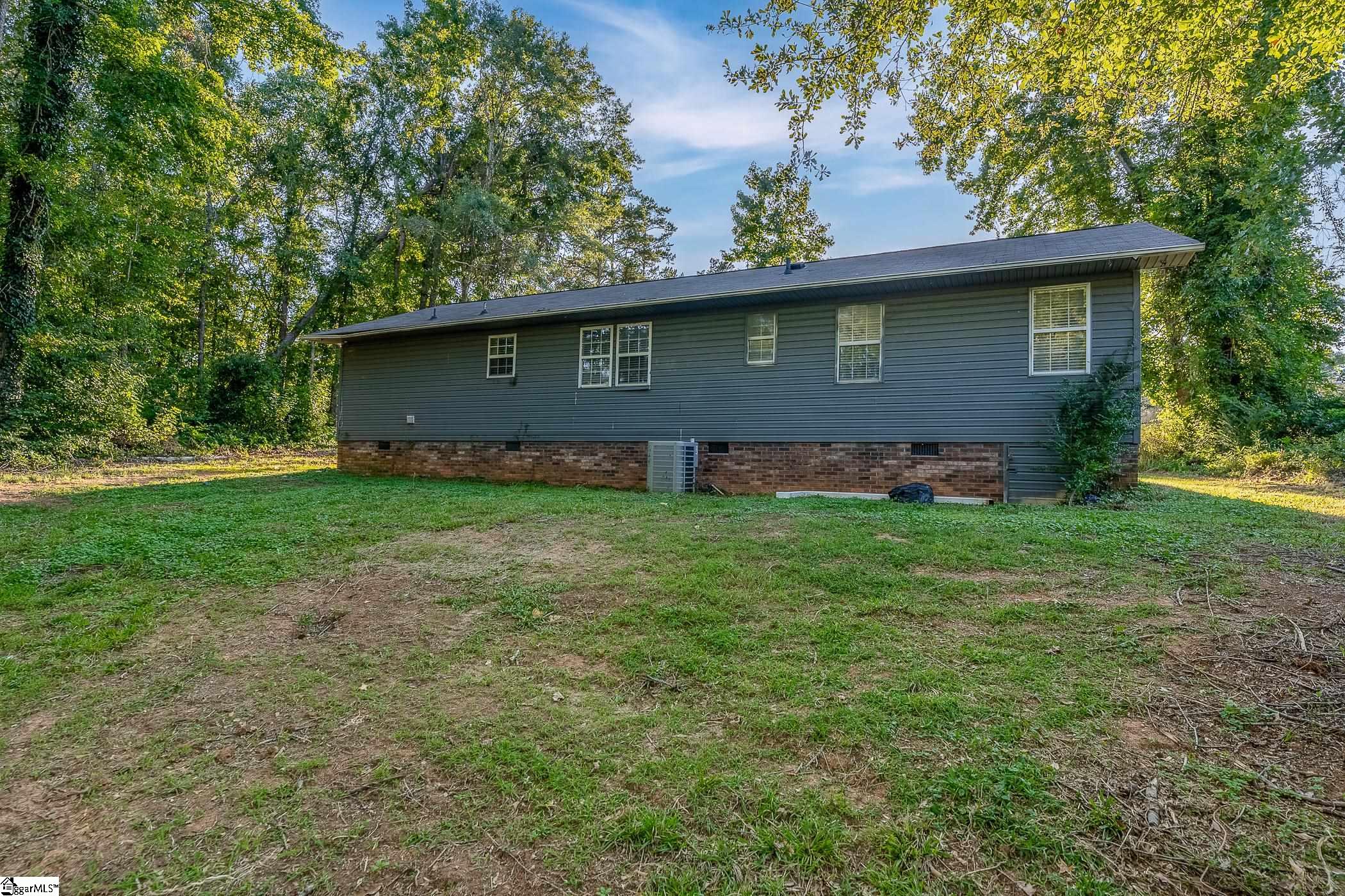 861 Pinecrest Street Woodruff, SC 29388