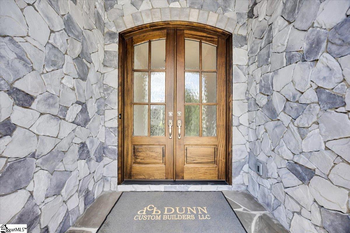 202 Chestnut Pond Lane Simpsonville, SC 29681
