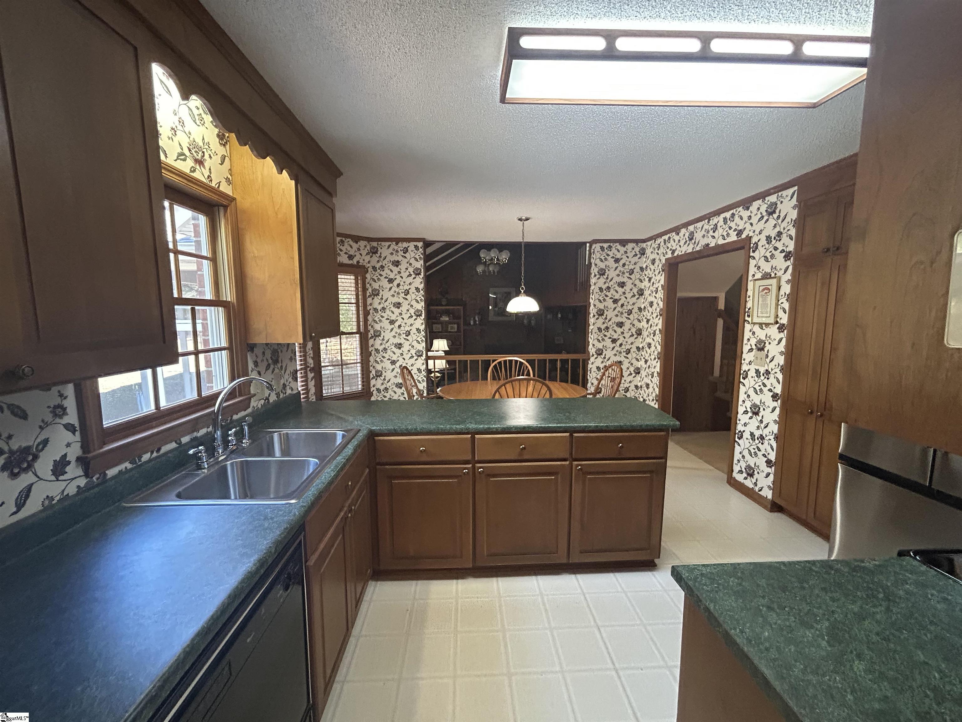 98 Huntingdon Road Clinton, SC 29325