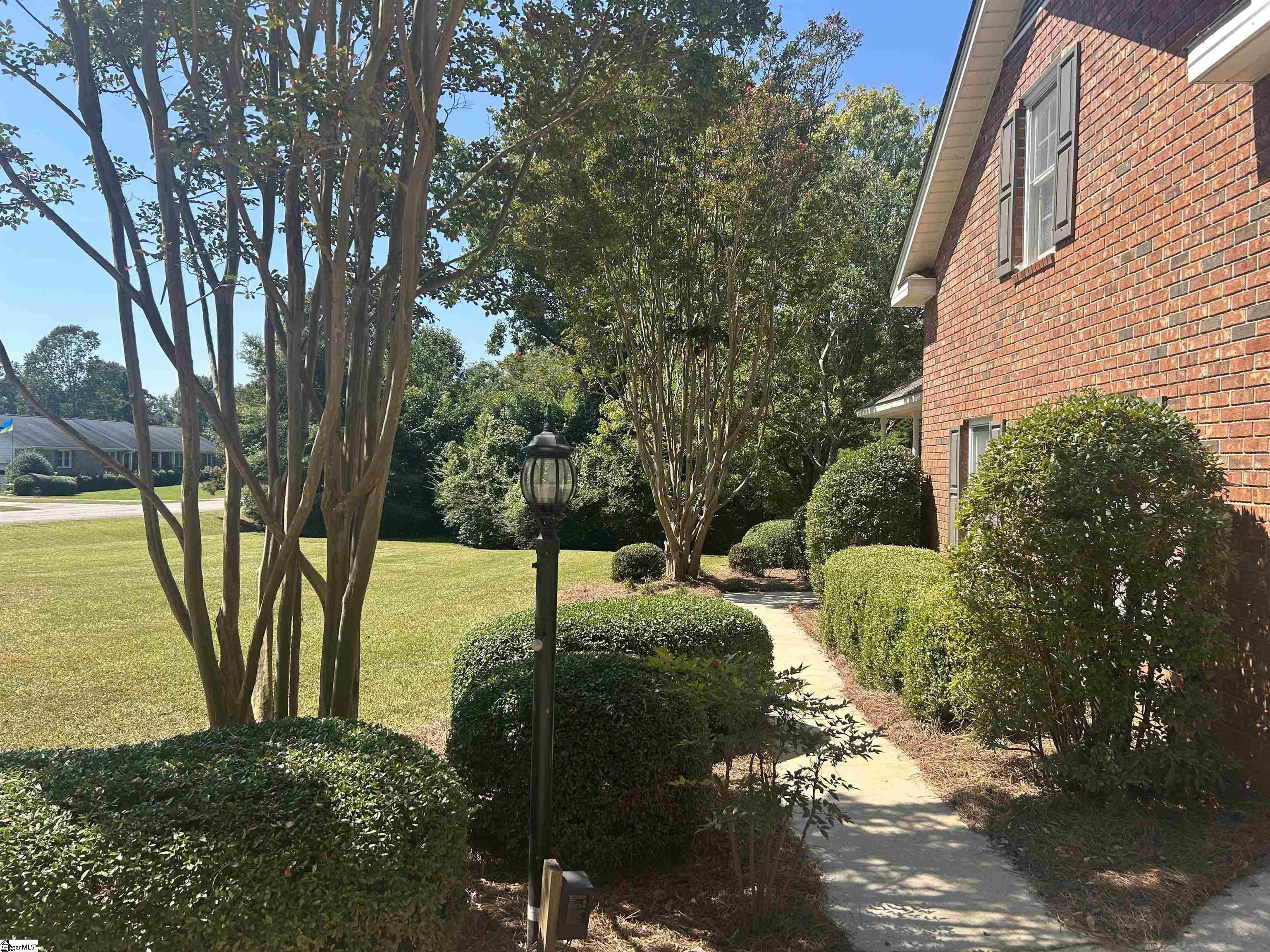 98 Huntingdon Road Clinton, SC 29325