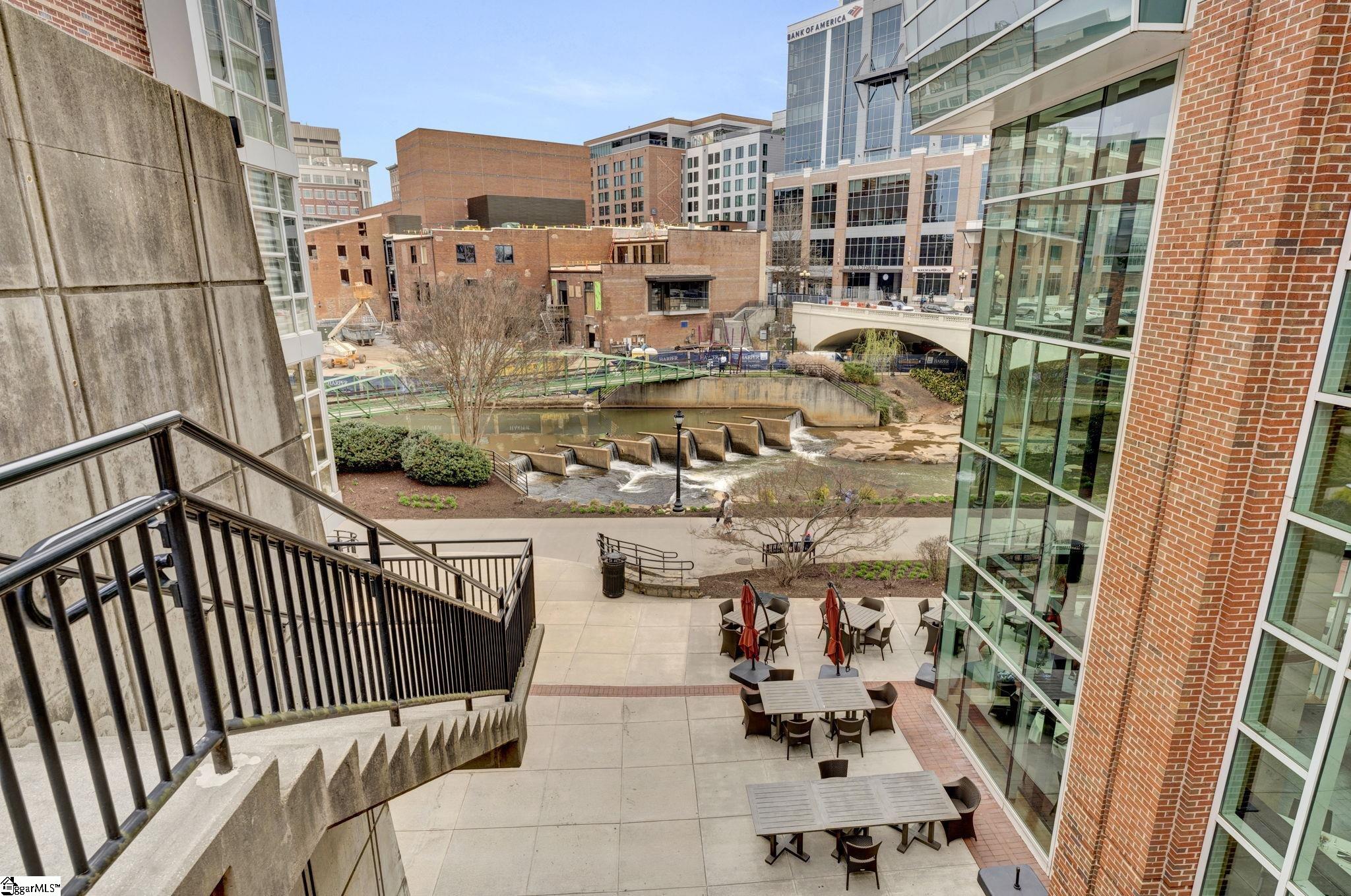 155 Riverplace UNIT Unit 407 Greenville, SC 29601
