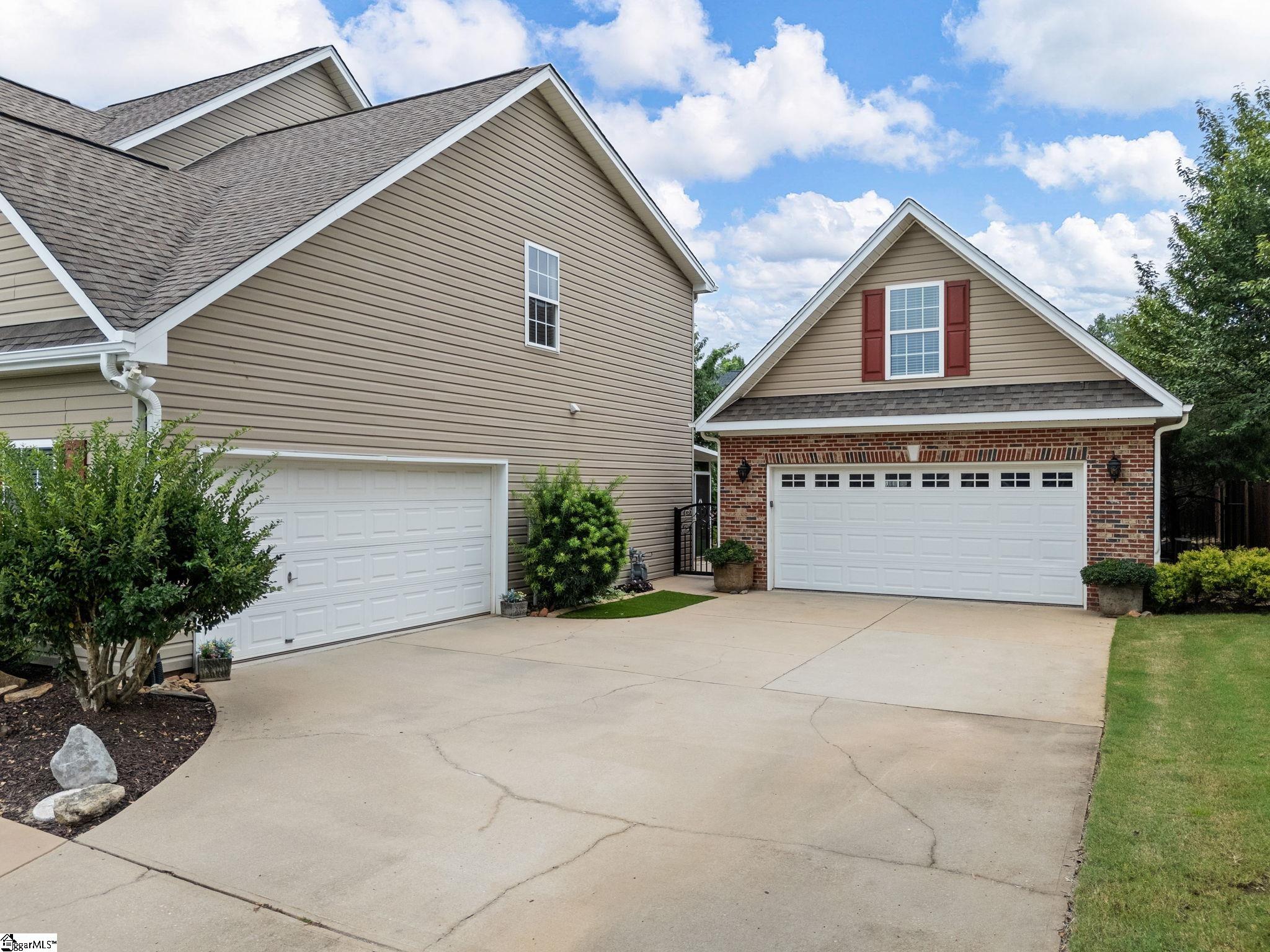 443 N Sweetwater Hills Drive Moore, SC 29369