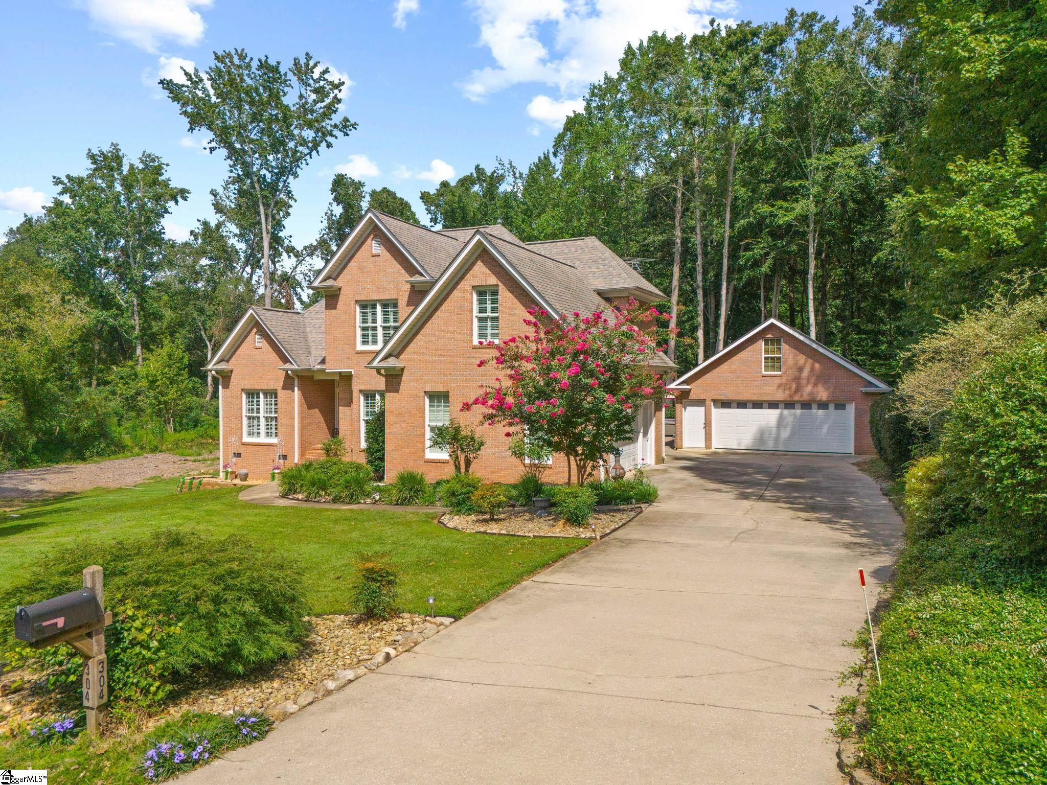 304 Farmwood Drive Fountain Inn, SC 29644