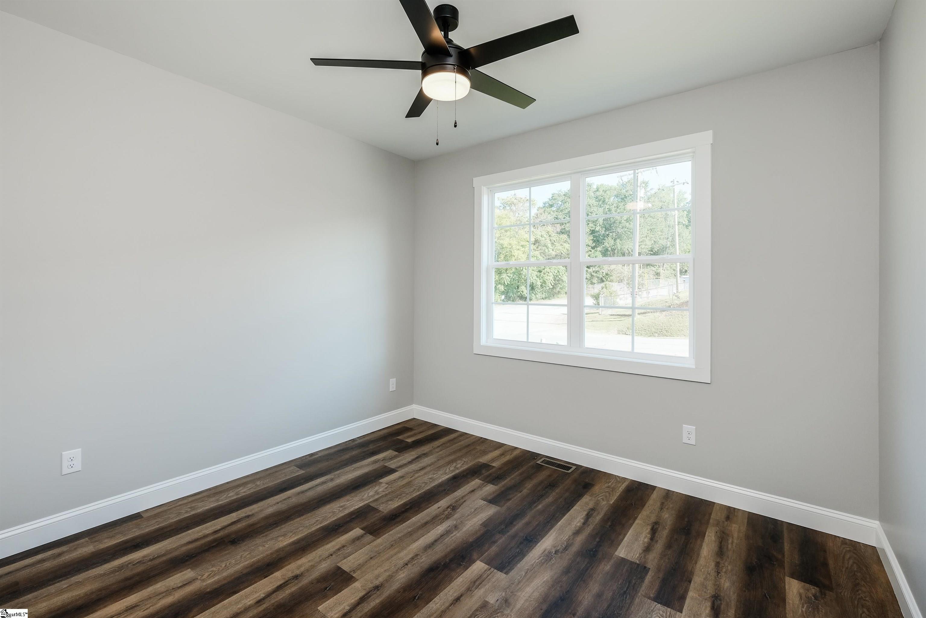 1328 Shoresbrook Road Spartanburg, SC 29301