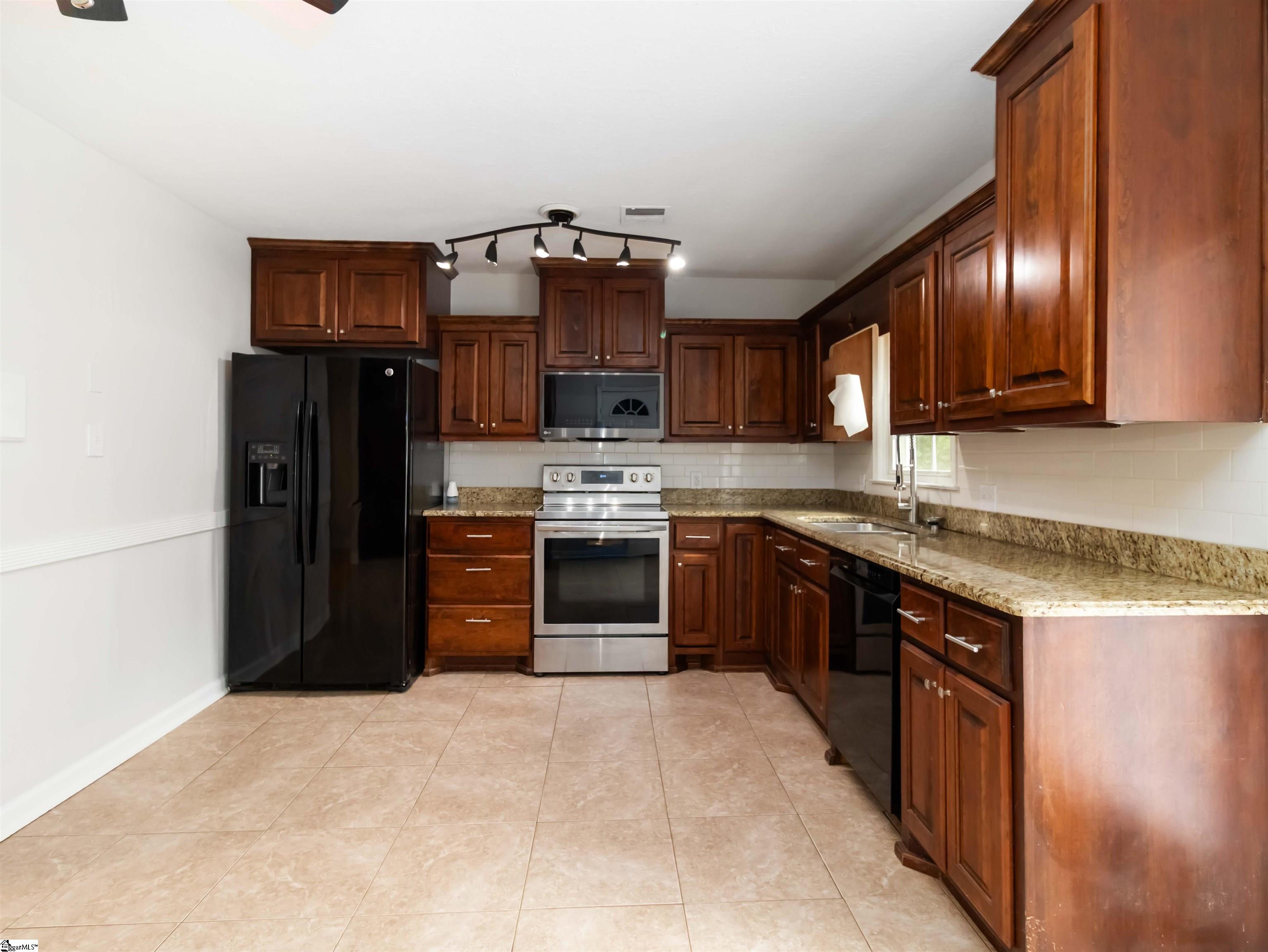 238 River Forest Drive Boiling Springs, SC 29316