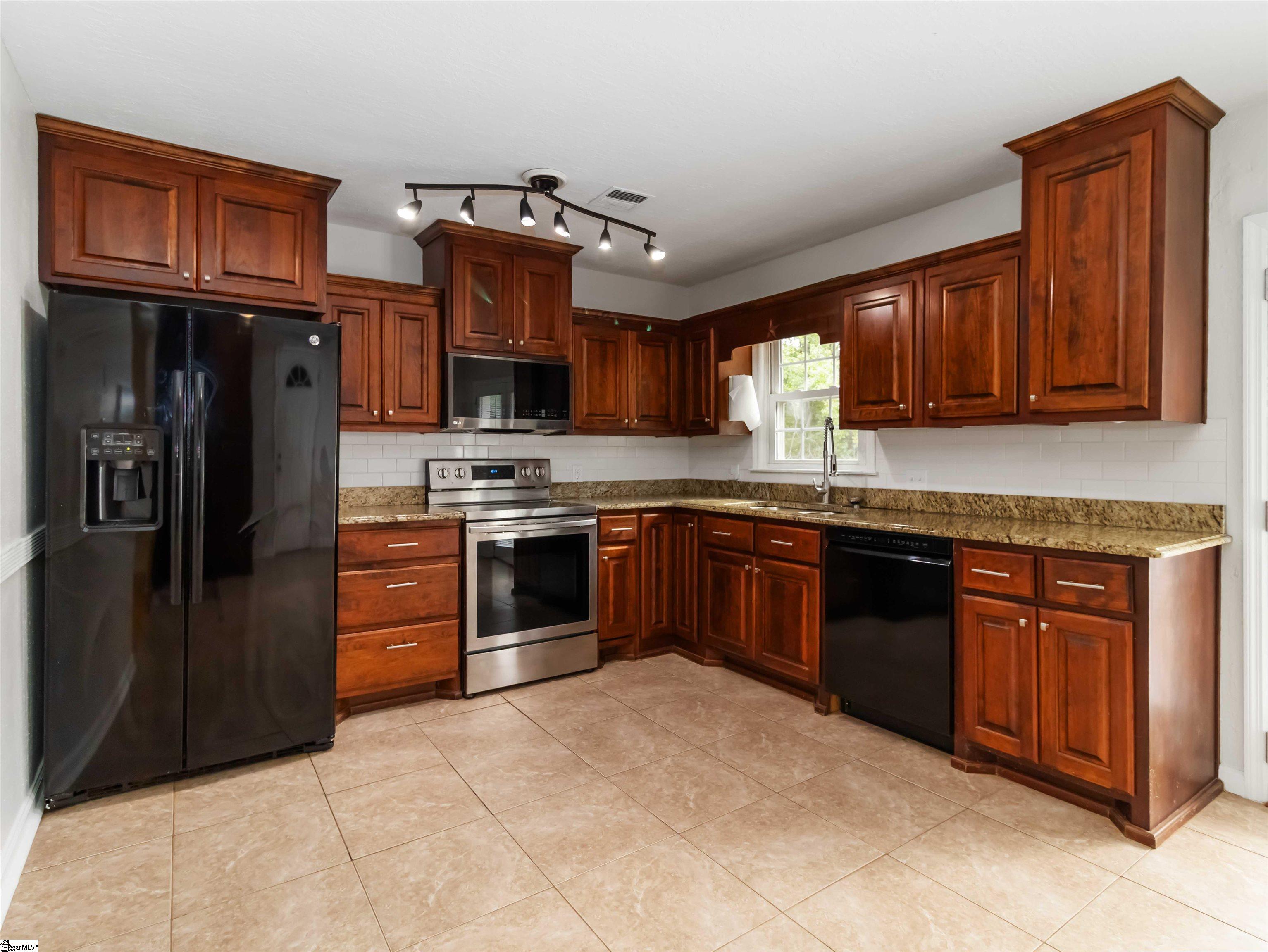 238 River Forest Drive Boiling Springs, SC 29316