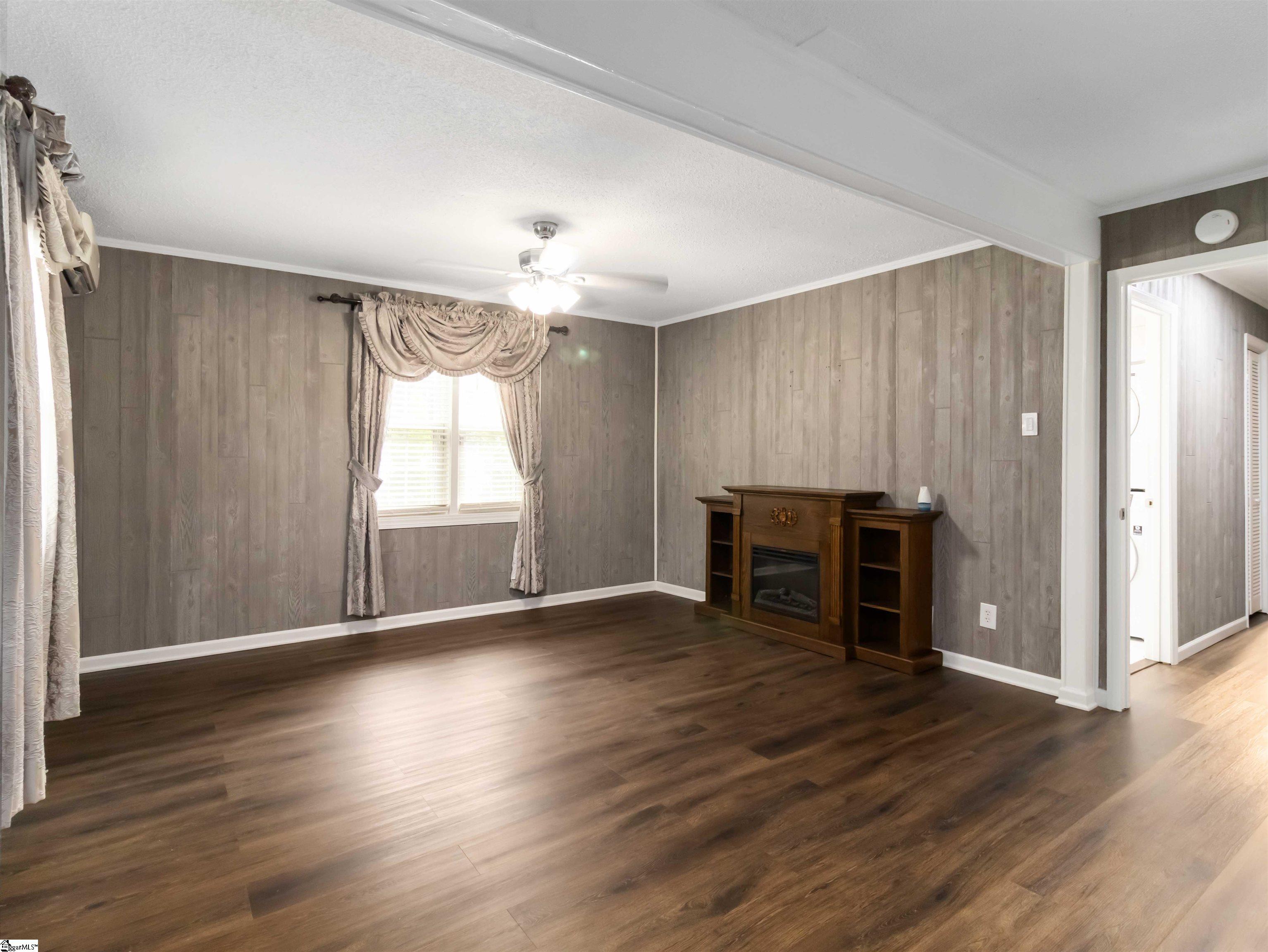 238 River Forest Drive Boiling Springs, SC 29316