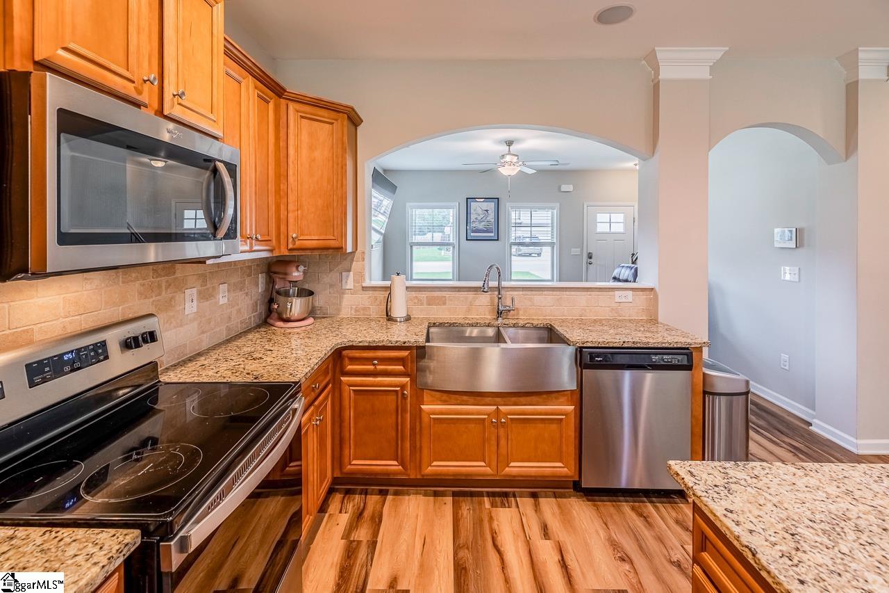 619 Autumn Breeze Walk Inman, SC 29349