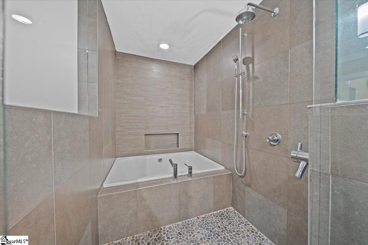 400 E Washington Street UNIT Unit 27 Greenville, SC 29601