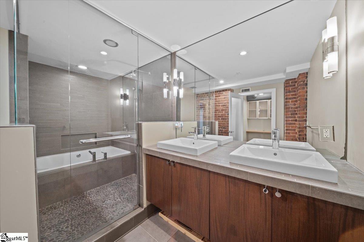 400 E Washington Street UNIT Unit 27 Greenville, SC 29601