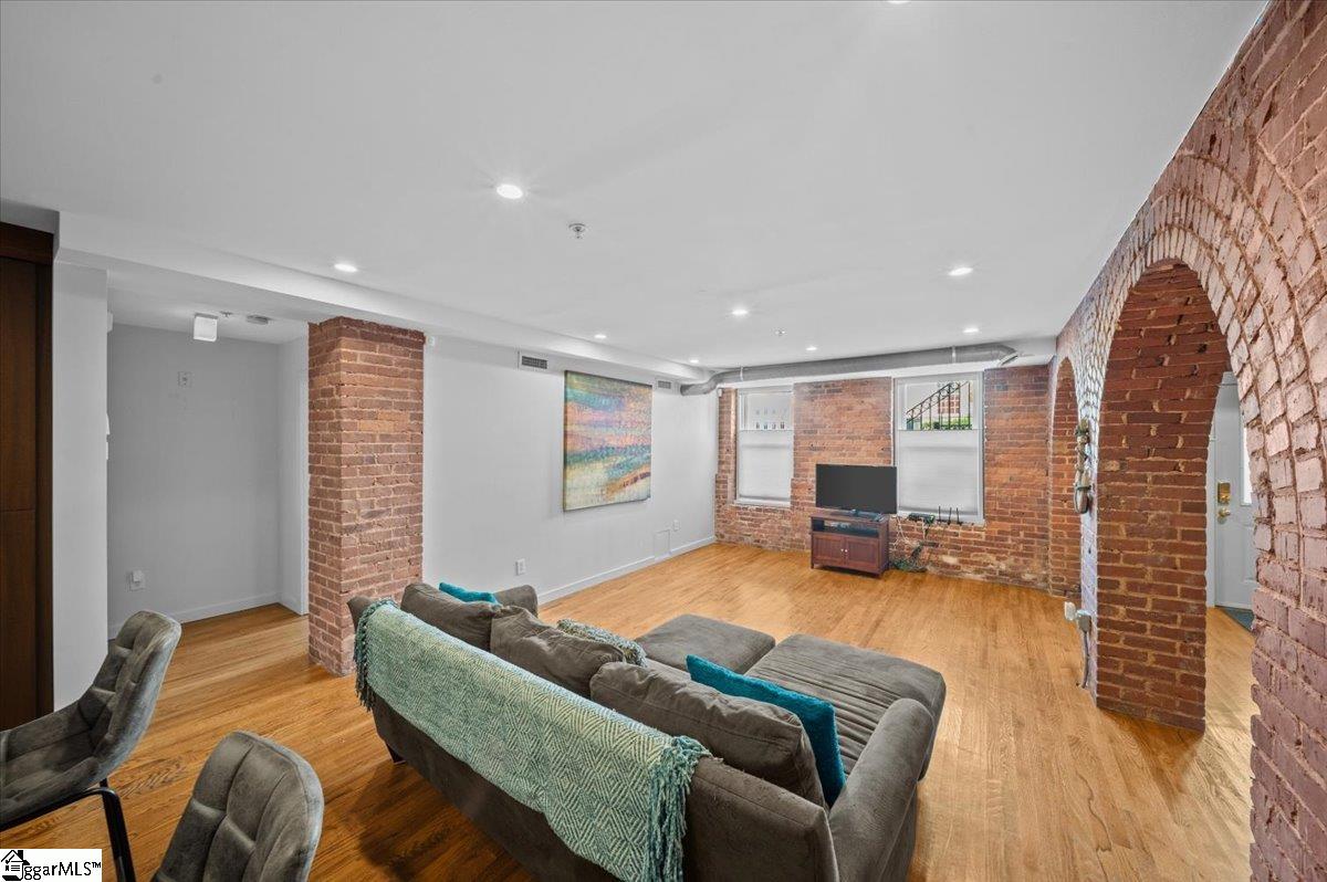 400 E Washington Street UNIT Unit 27 Greenville, SC 29601