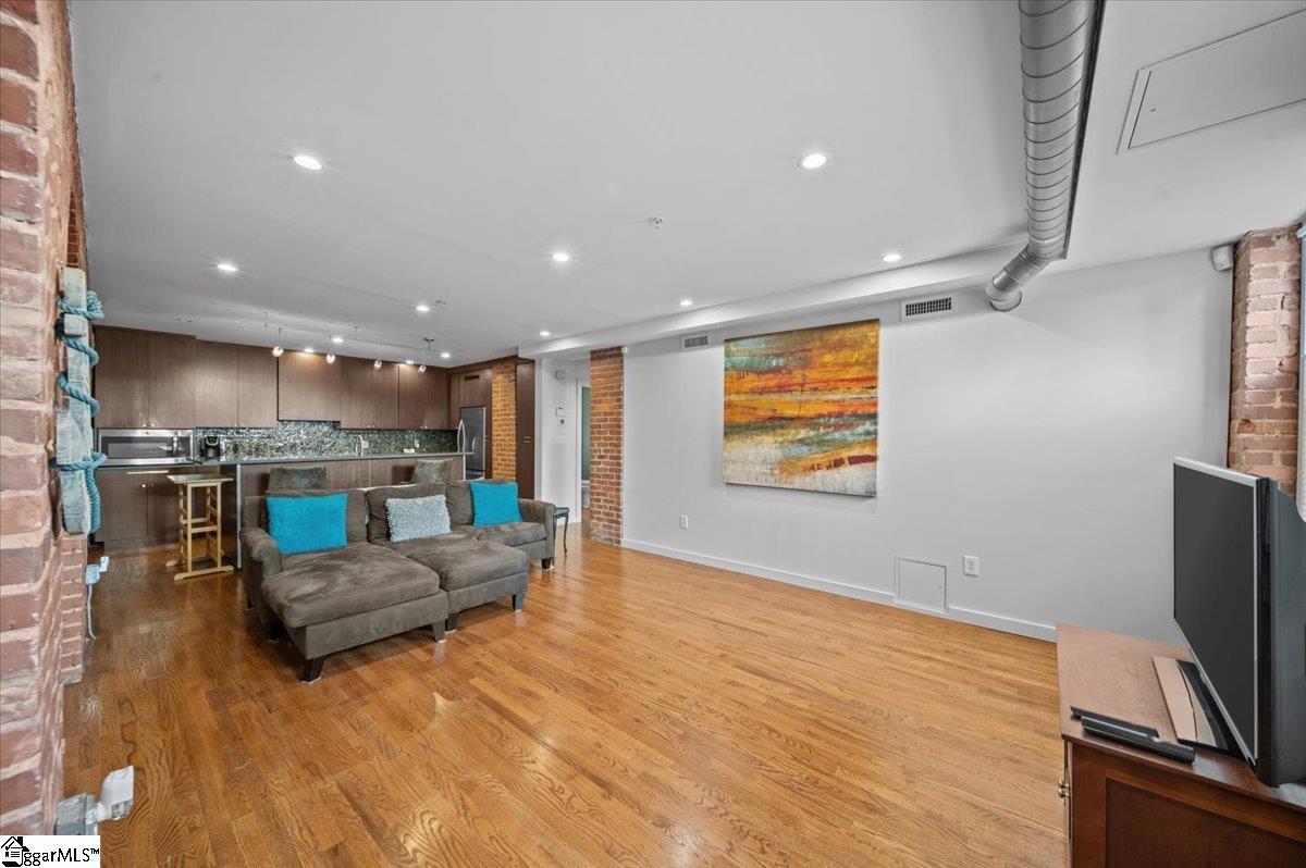 400 E Washington Street UNIT Unit 27 Greenville, SC 29601