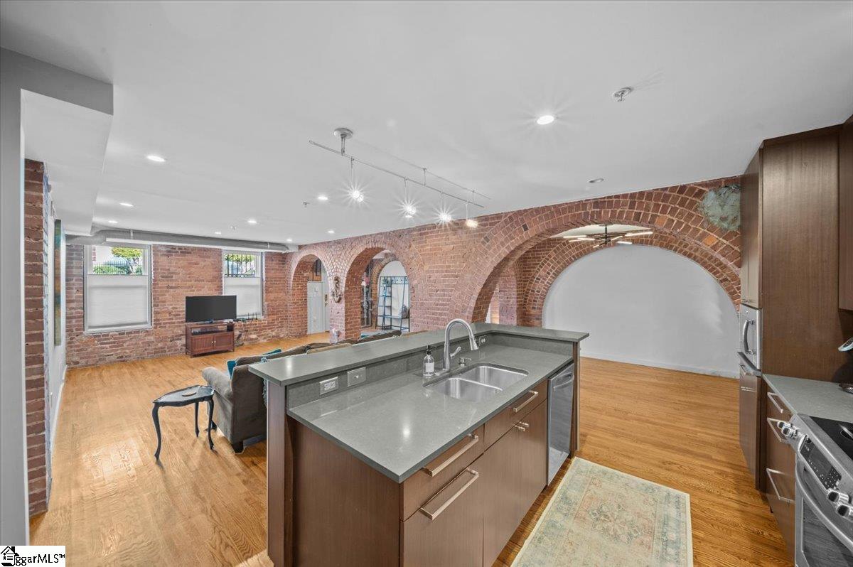 400 E Washington Street UNIT Unit 27 Greenville, SC 29601