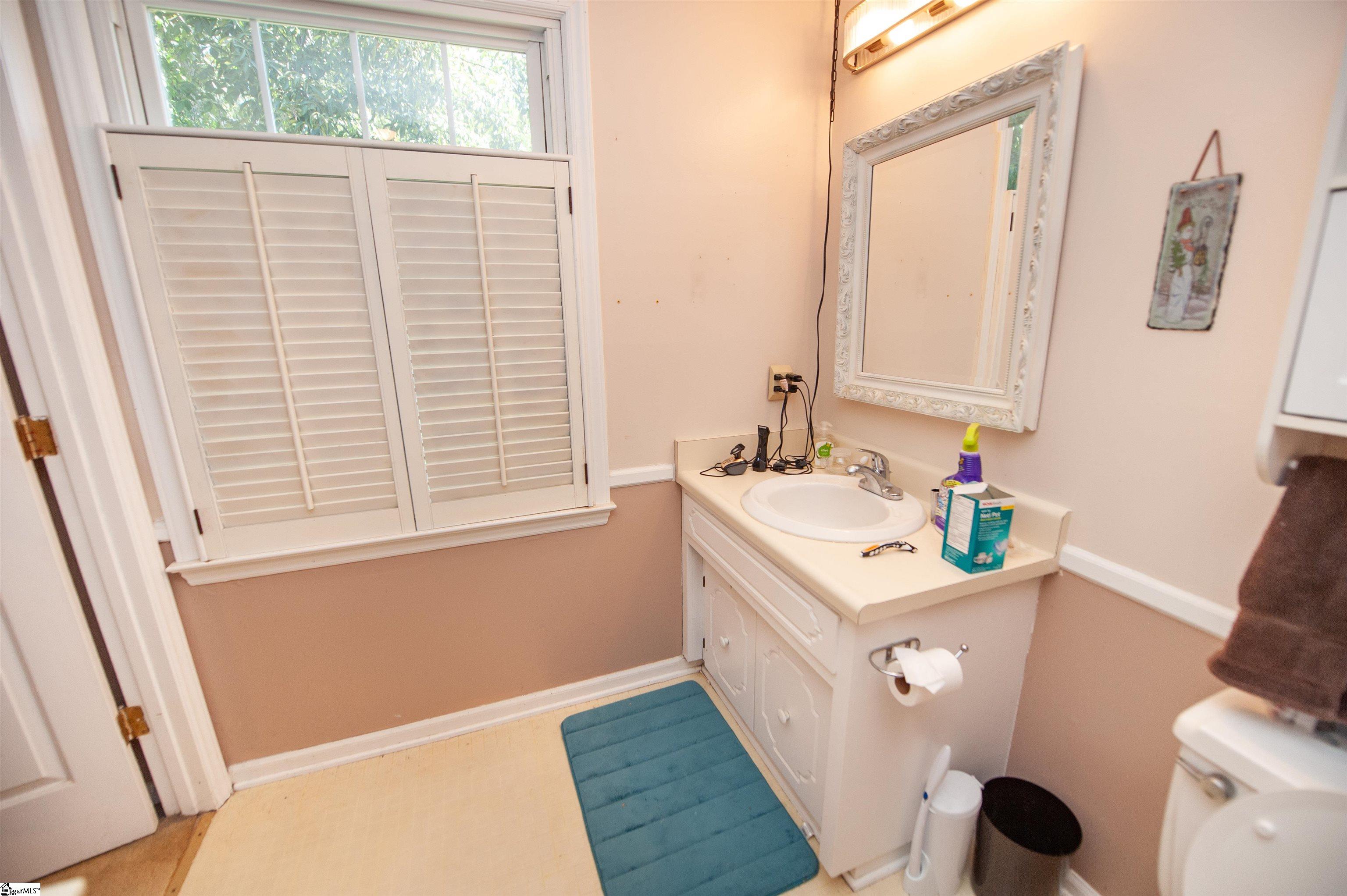 304 Hampshire Court Spartanburg, SC 29301