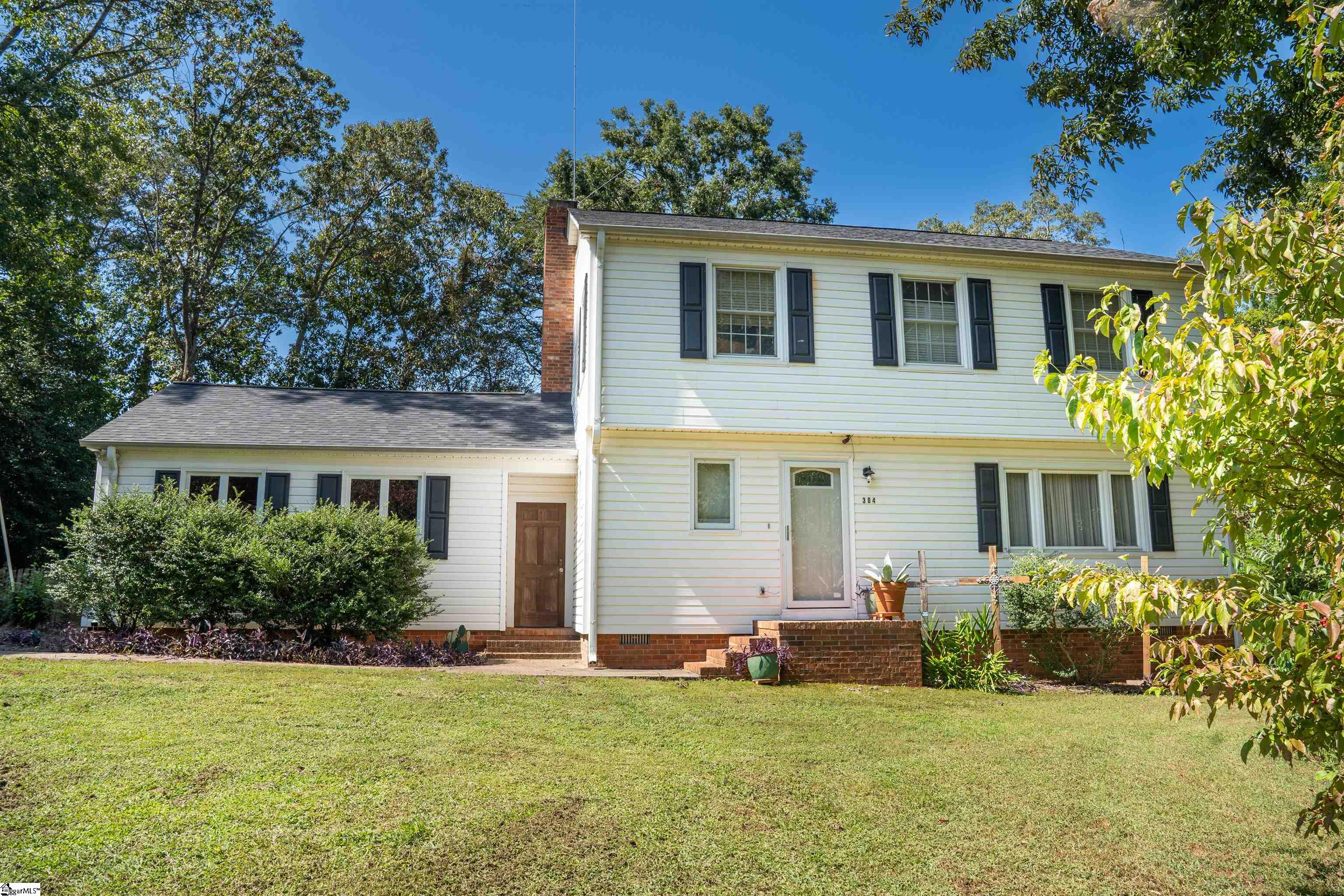 304 Hampshire Court Spartanburg, SC 29301