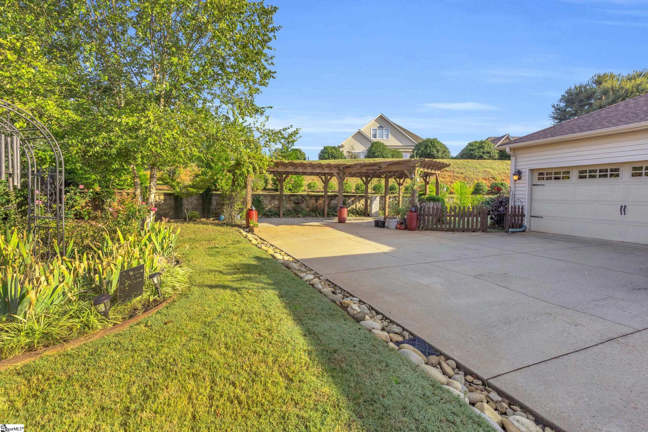 105 Bur Oak Drive Taylors, SC 29687-4631