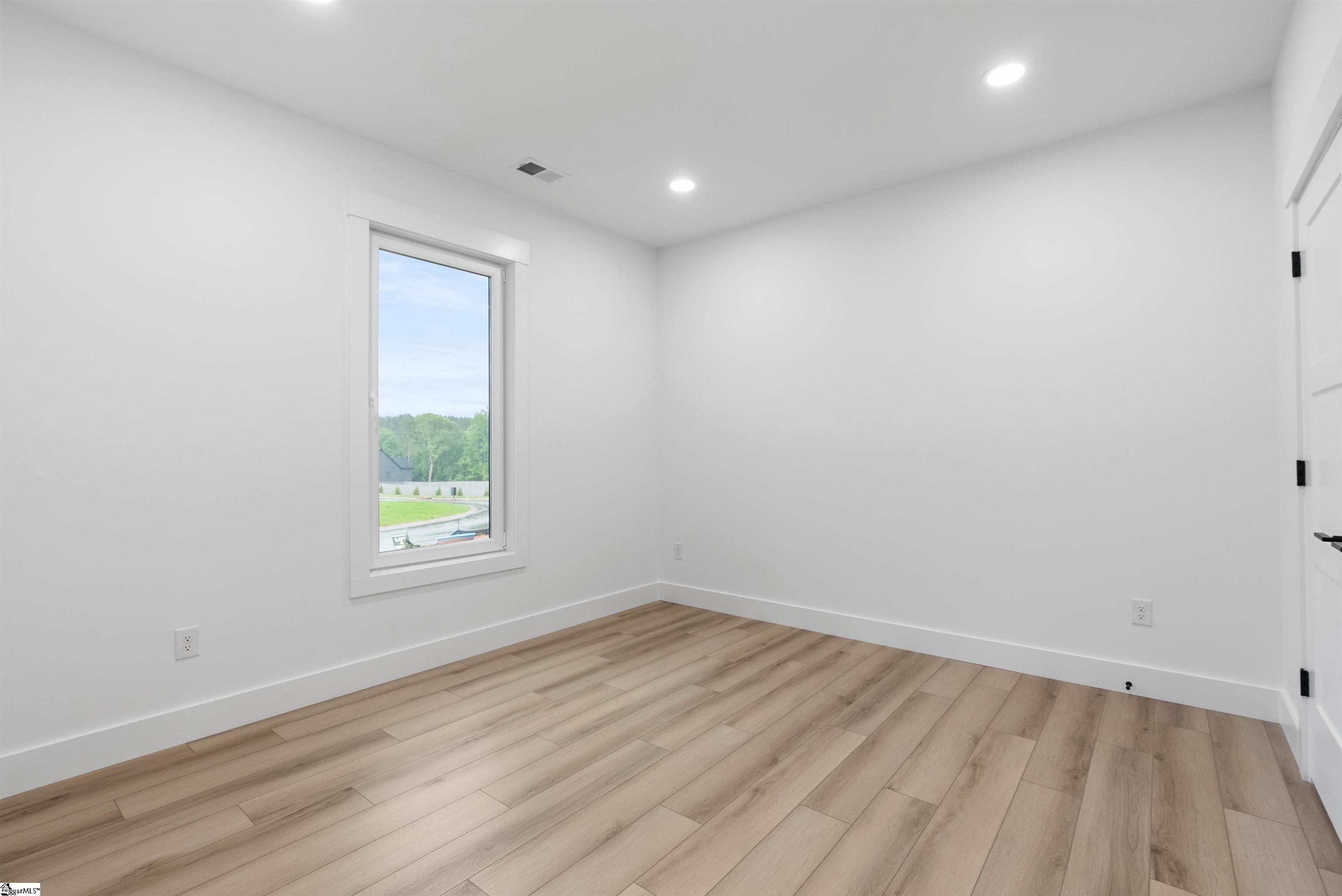 734 New South Court Wellford, SC 29385