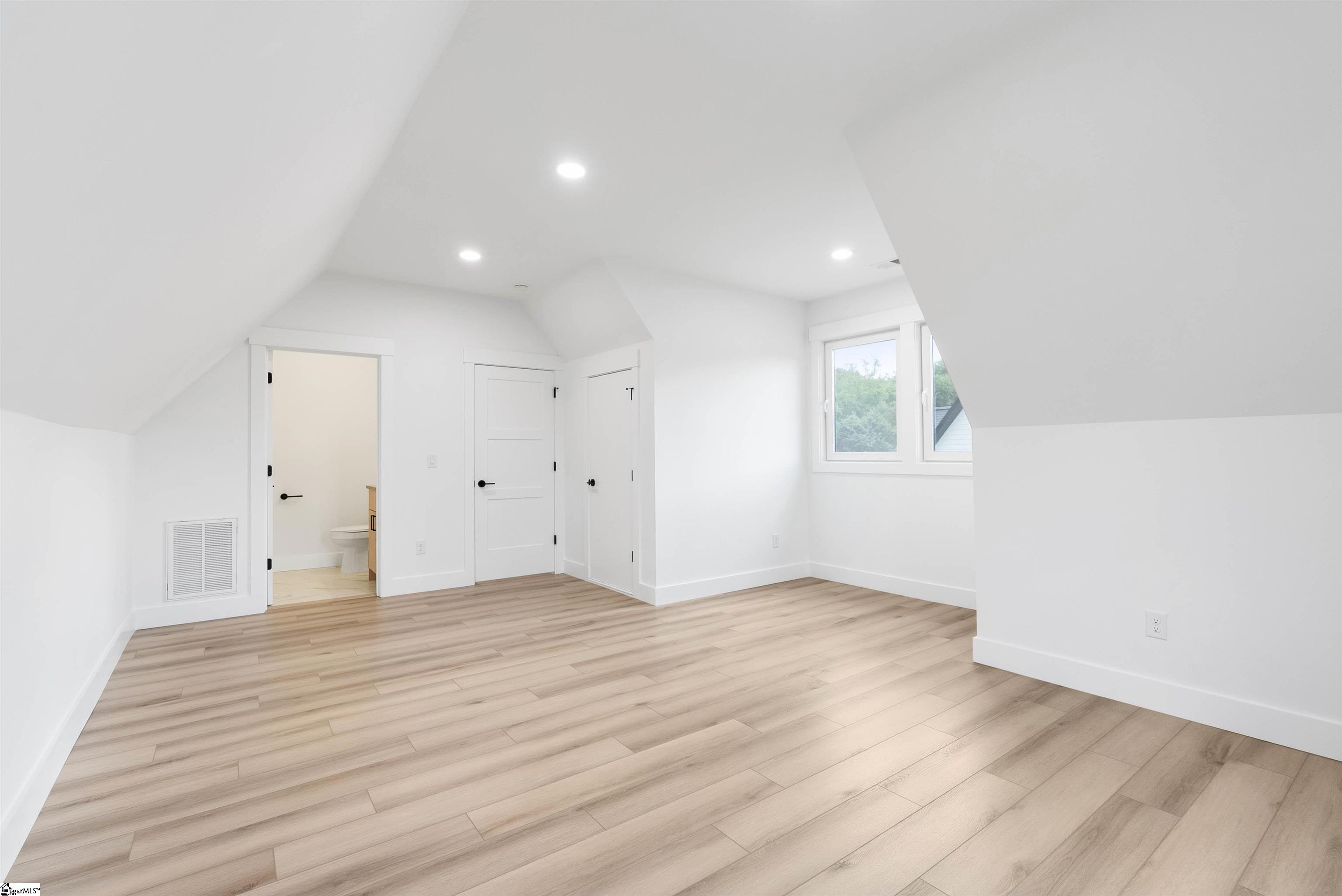 734 New South Court Wellford, SC 29385