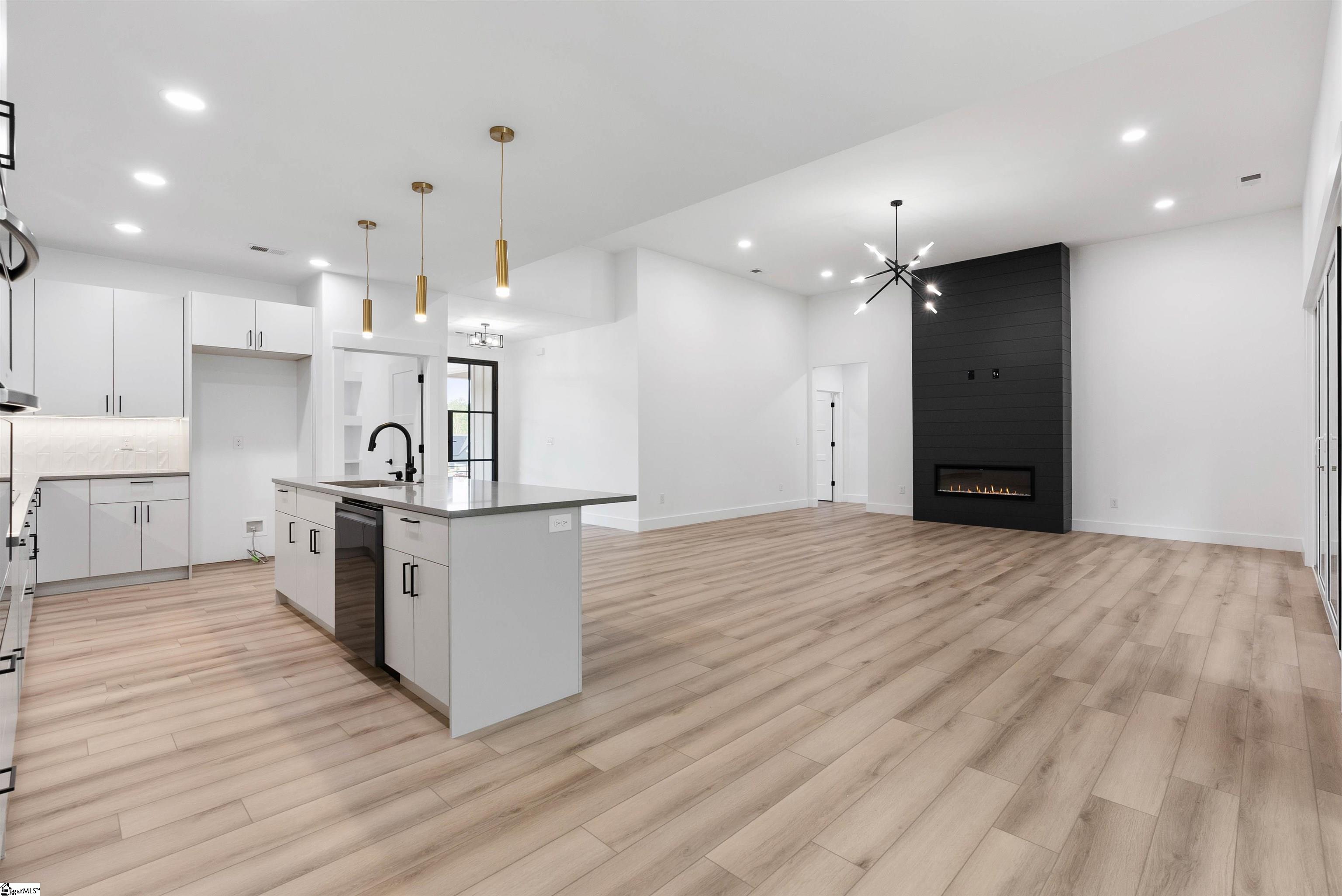 734 New South Court Wellford, SC 29385