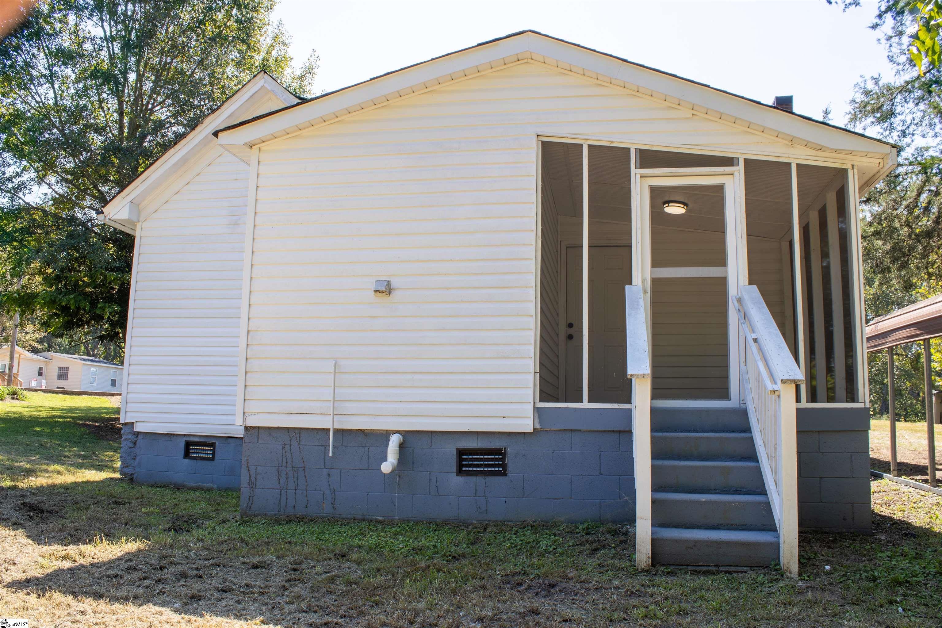 340 W Peachtree Street Woodruff, SC 29388
