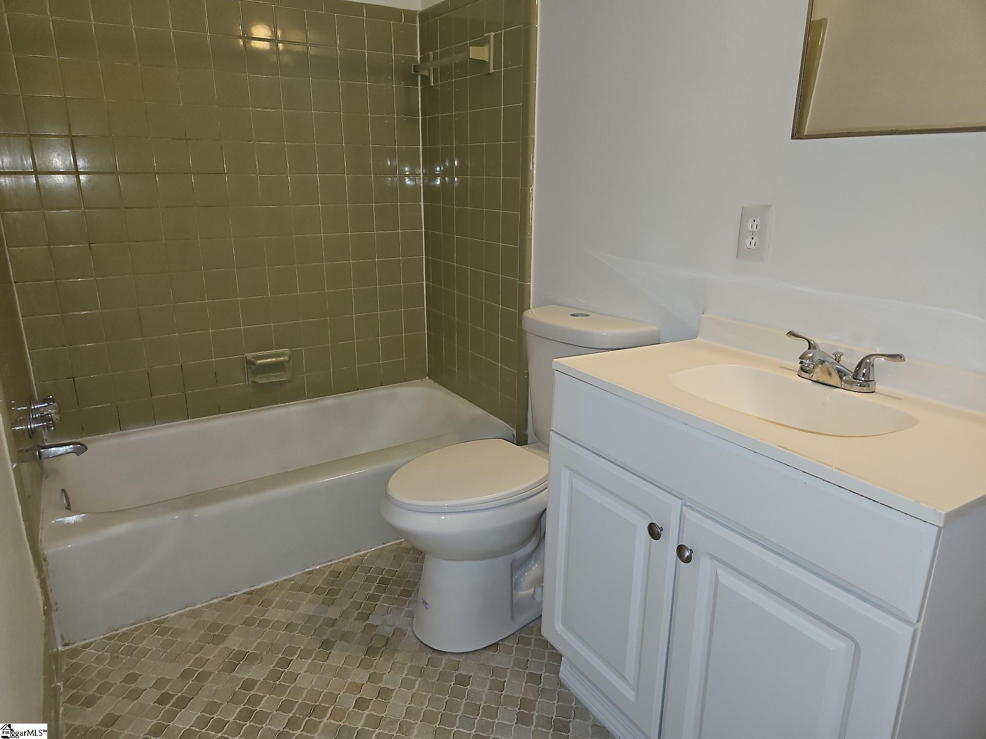 62 Circle Drive Greenville, SC 29617
