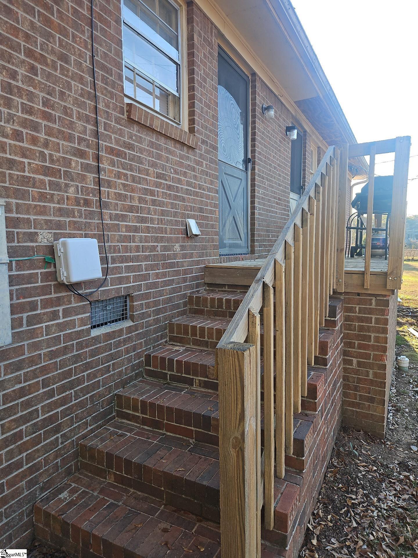 62 Circle Drive Greenville, SC 29617