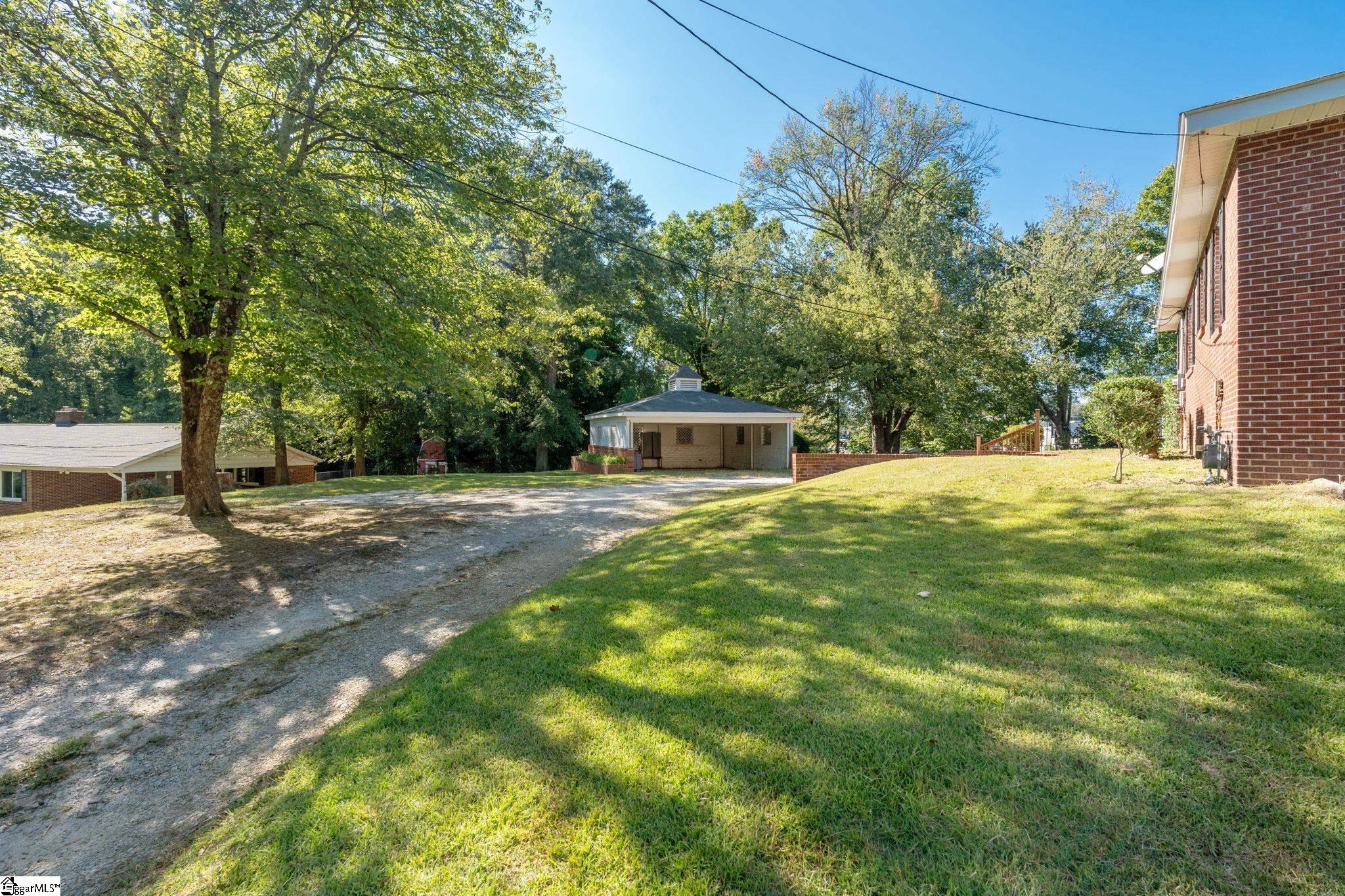 4 Elizabeth Drive Greenville, SC 29615