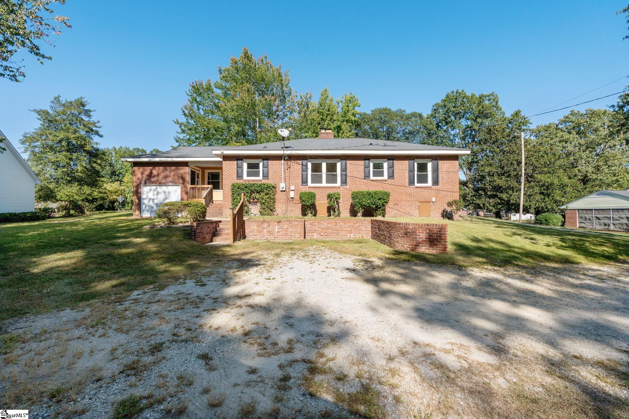 4 Elizabeth Drive Greenville, SC 29615