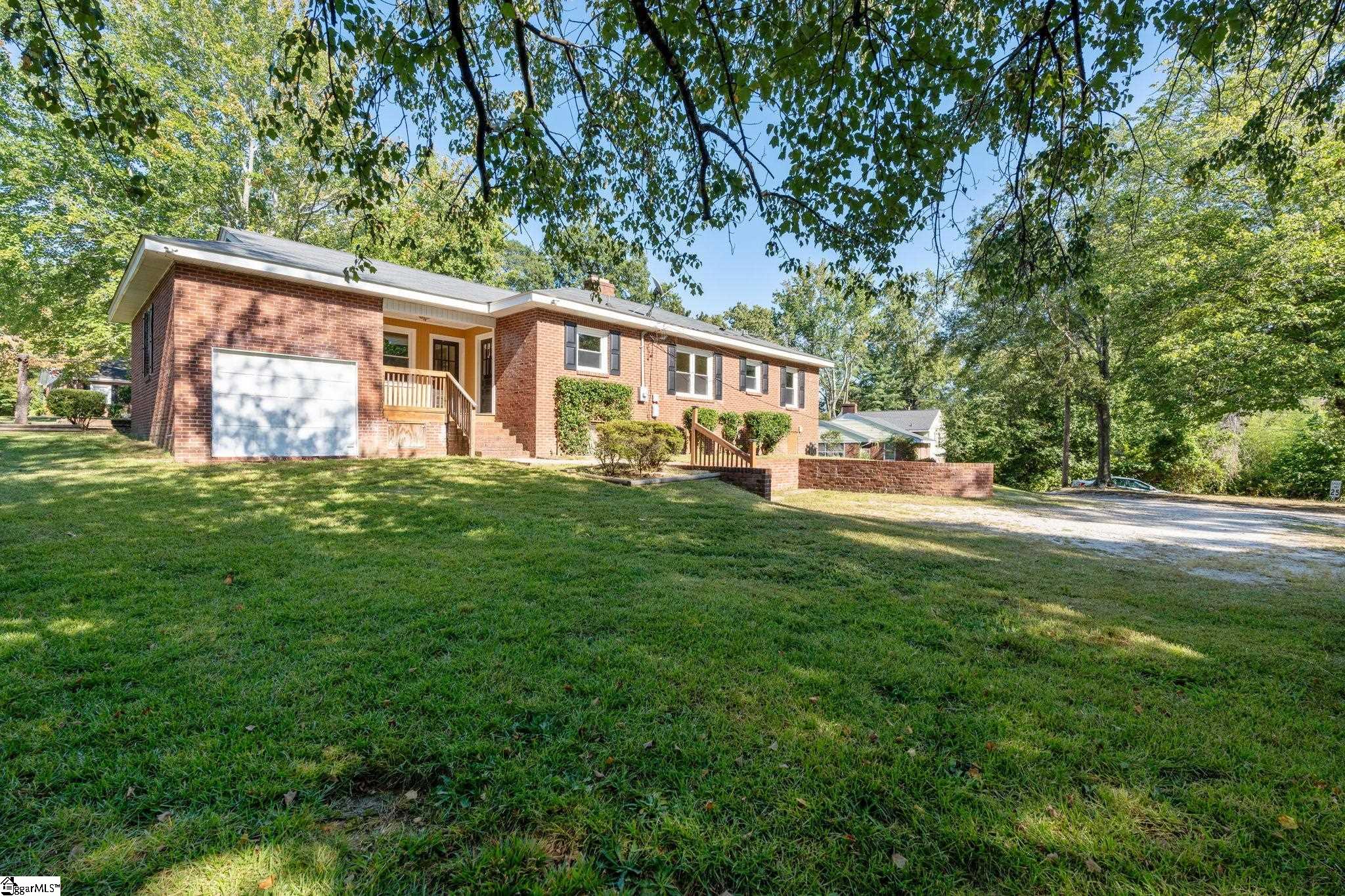 4 Elizabeth Drive Greenville, SC 29615