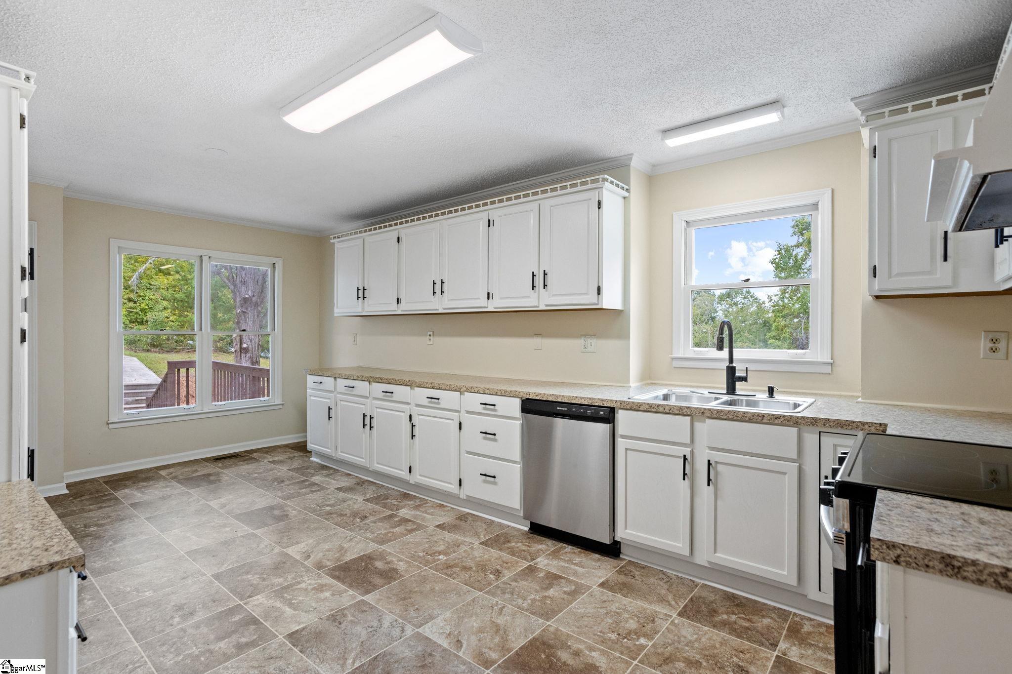 1213 Green Fern Drive Greenville, SC 29611