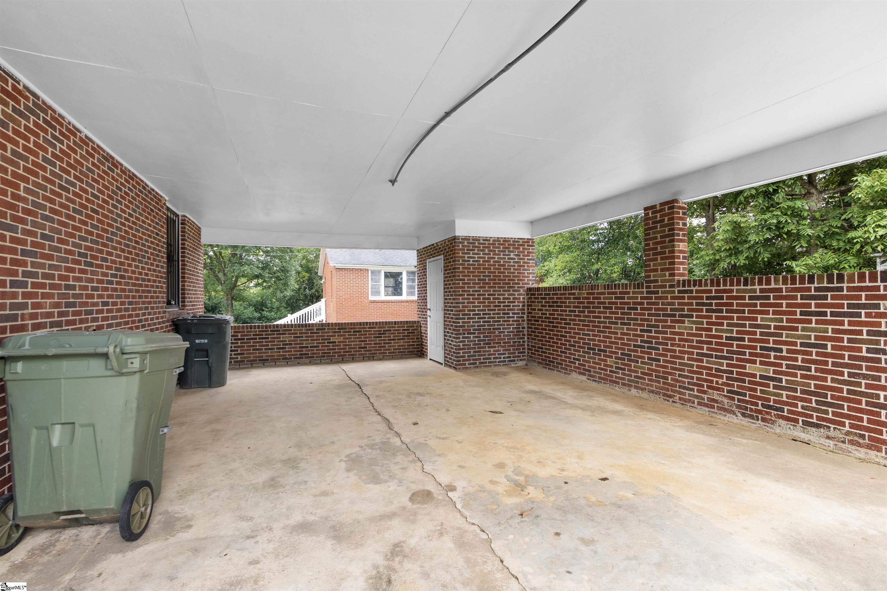509 W Carolina Avenue Clinton, SC 29325