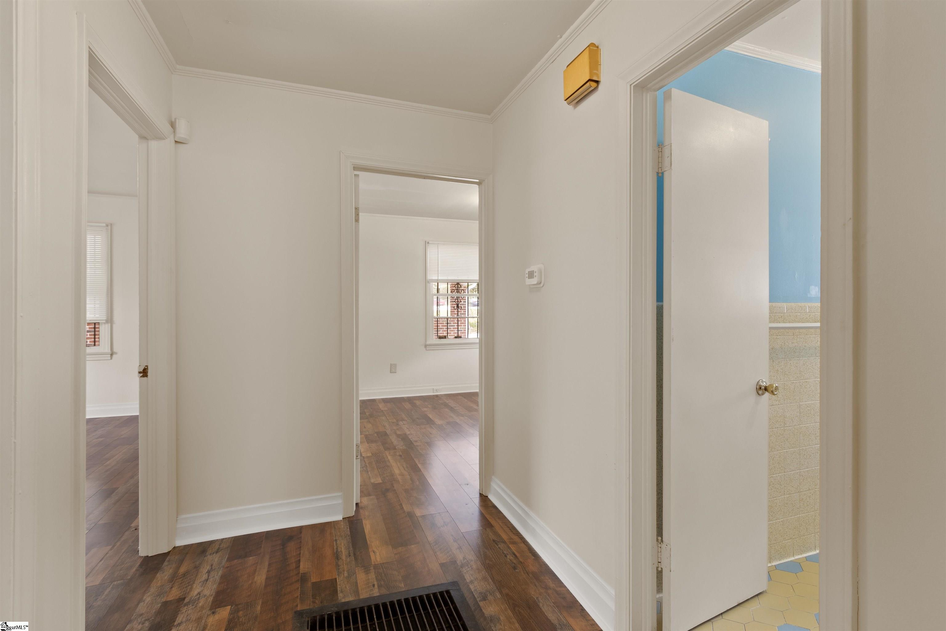 509 W Carolina Avenue Clinton, SC 29325