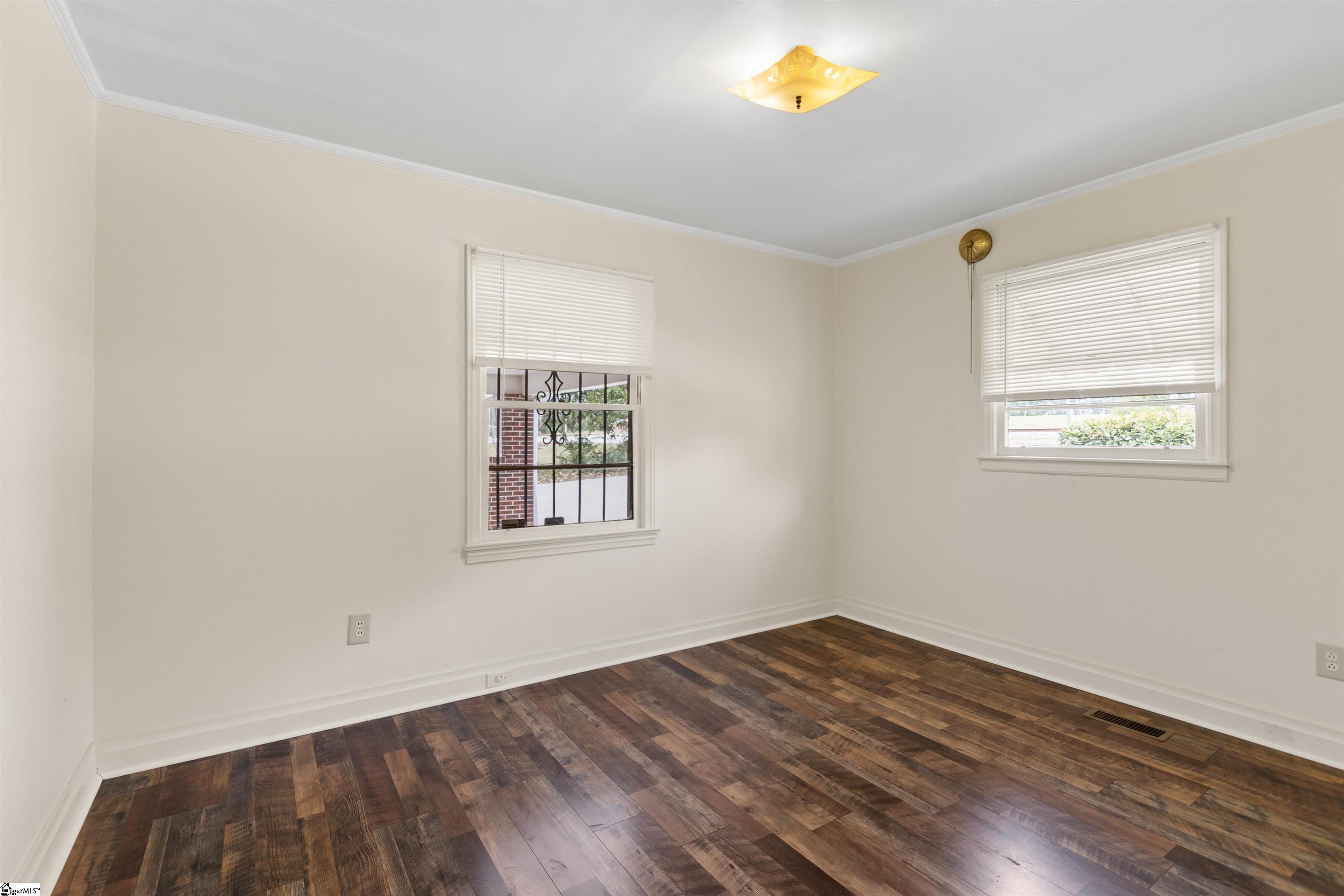 509 W Carolina Avenue Clinton, SC 29325