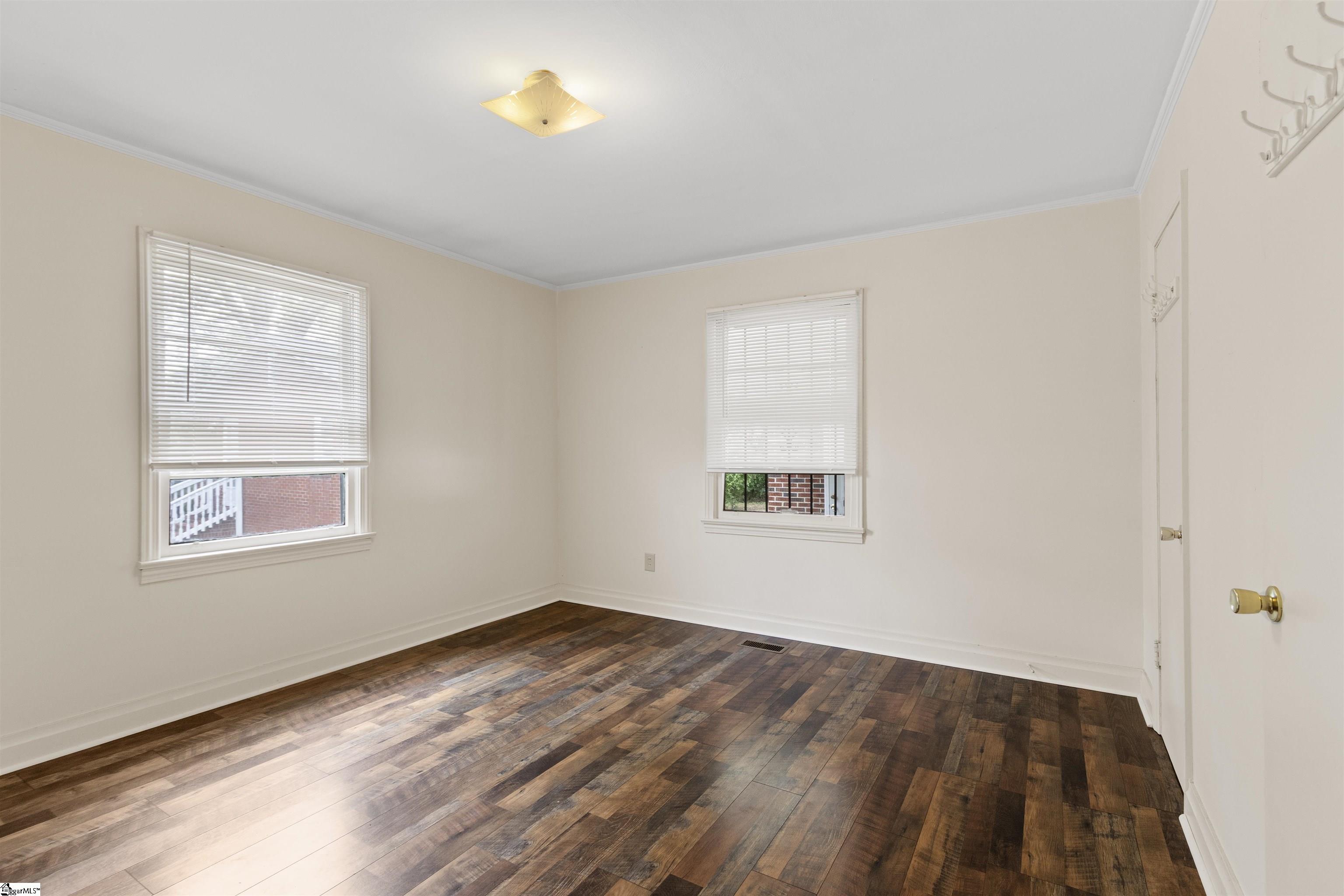 509 W Carolina Avenue Clinton, SC 29325