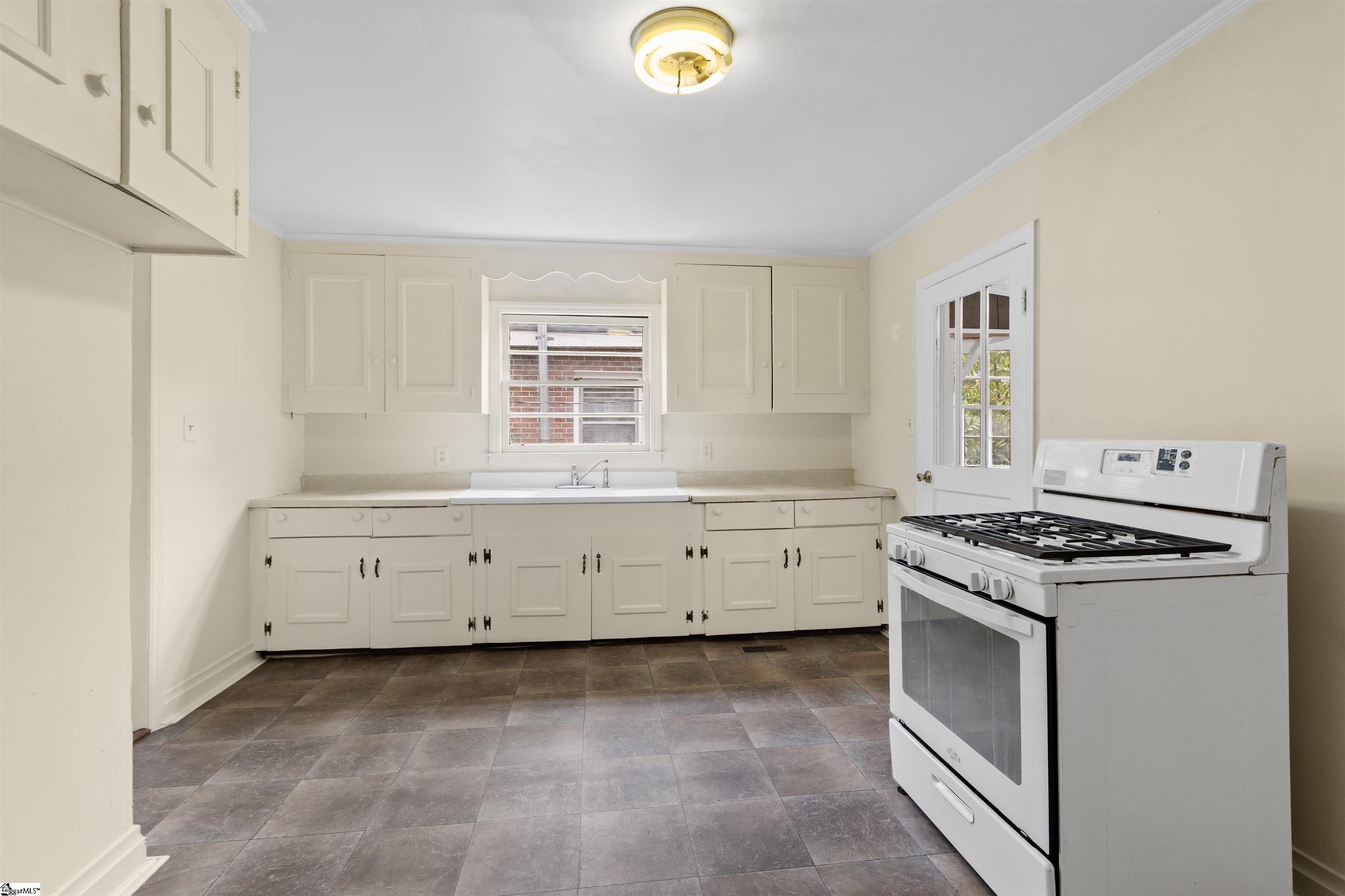 509 W Carolina Avenue Clinton, SC 29325