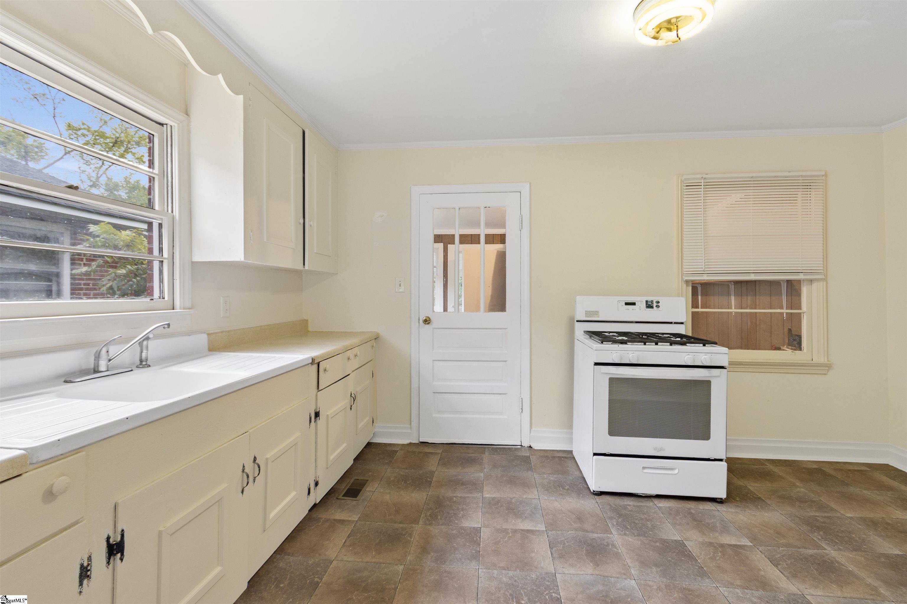 509 W Carolina Avenue Clinton, SC 29325