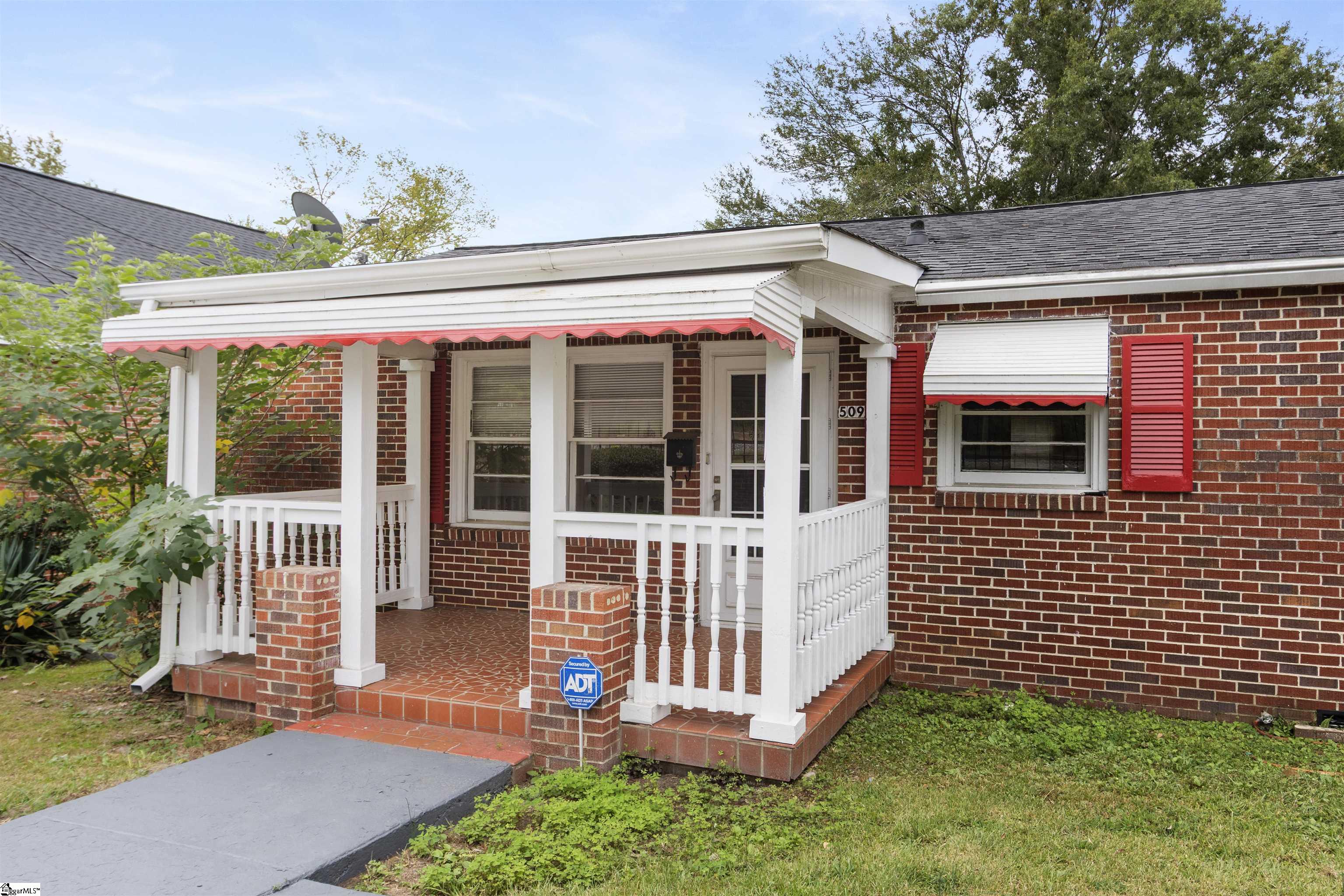 509 W Carolina Avenue Clinton, SC 29325