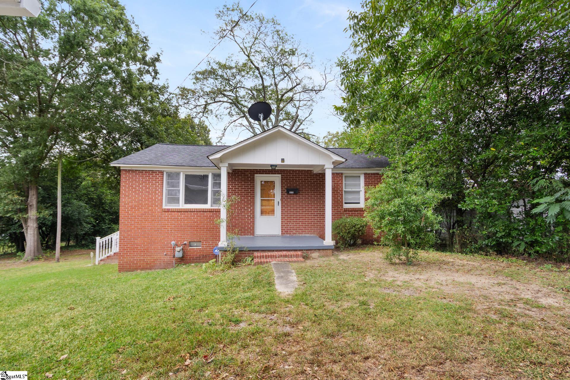 509 W Carolina Avenue Clinton, SC 29325