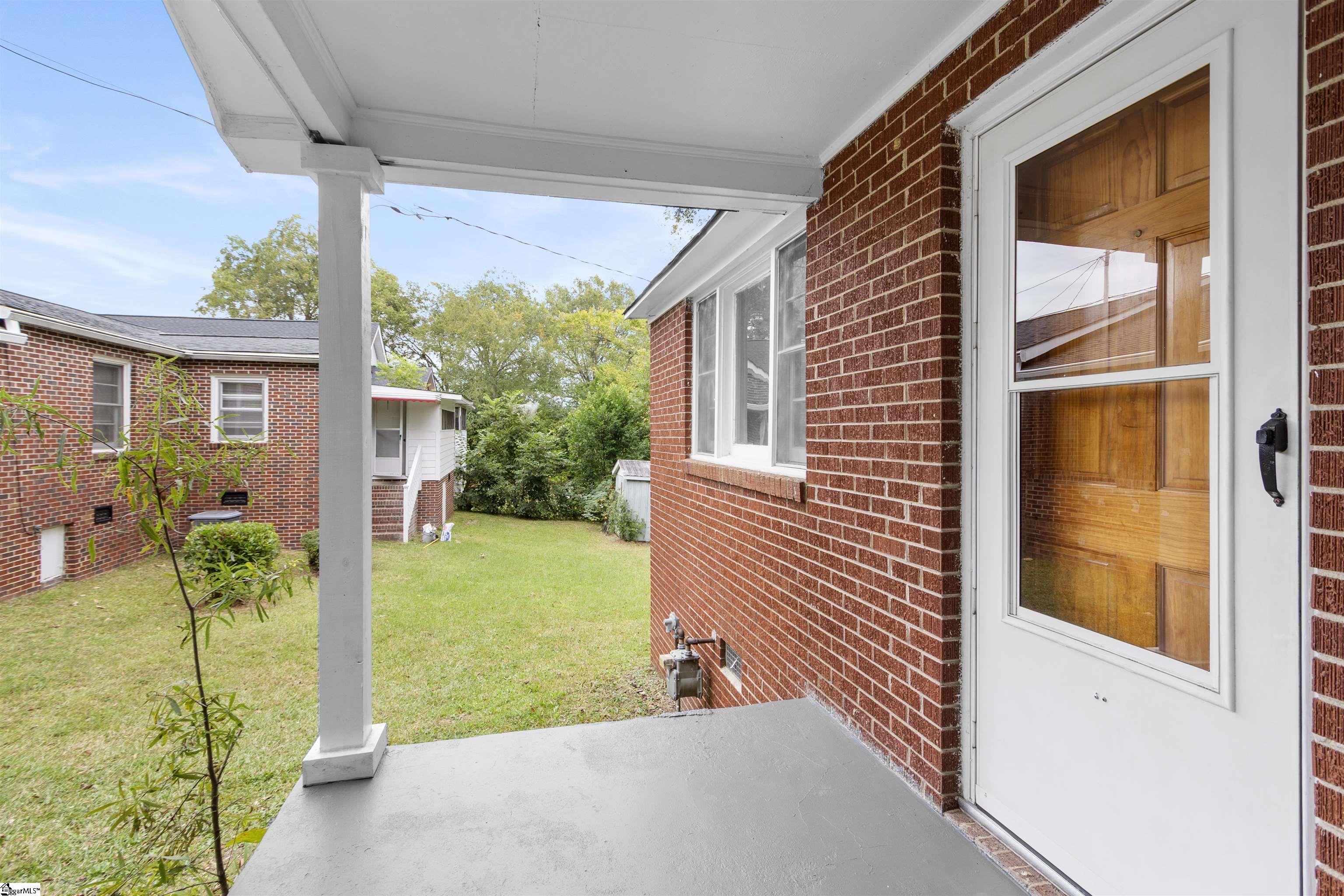 509 W Carolina Avenue Clinton, SC 29325