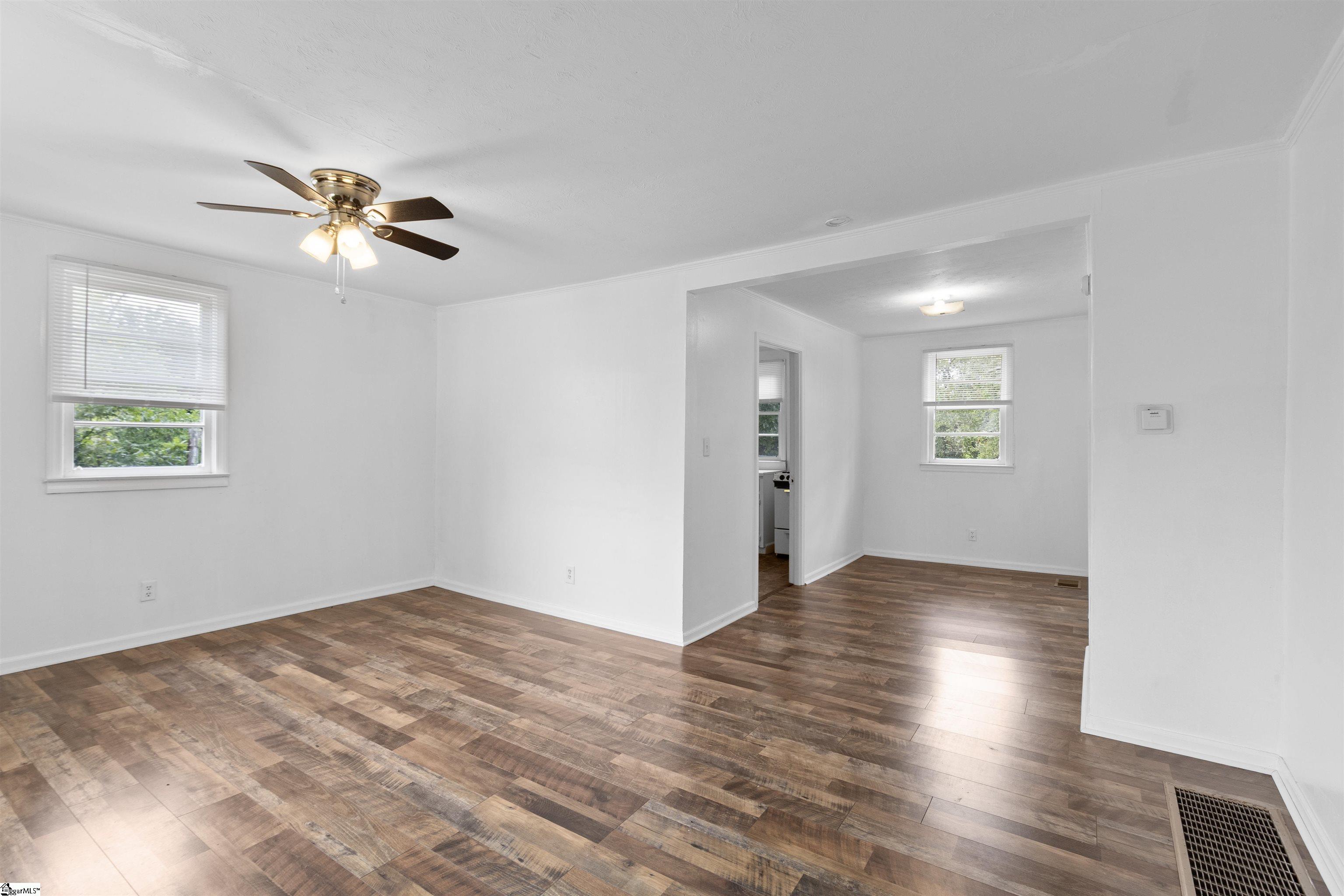 509 W Carolina Avenue Clinton, SC 29325