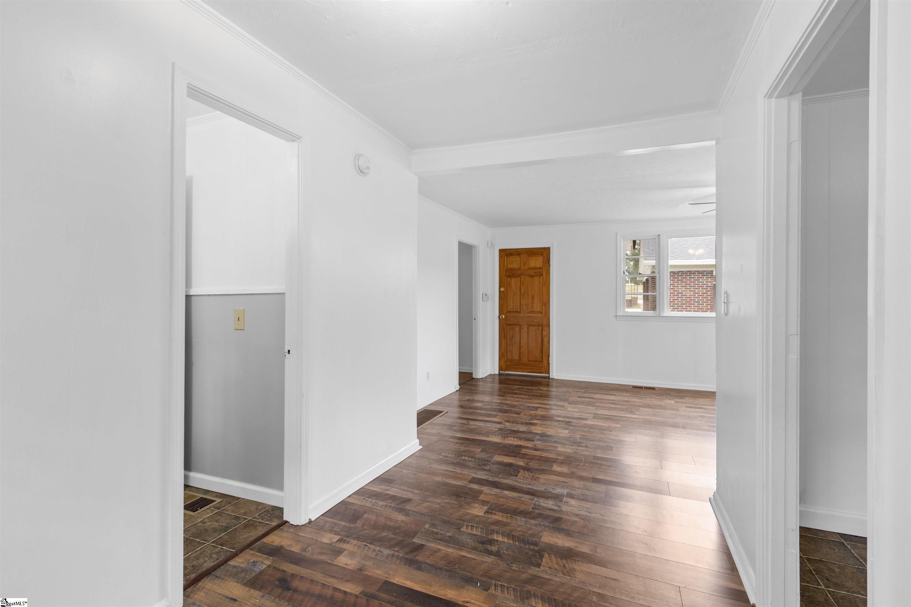 509 W Carolina Avenue Clinton, SC 29325
