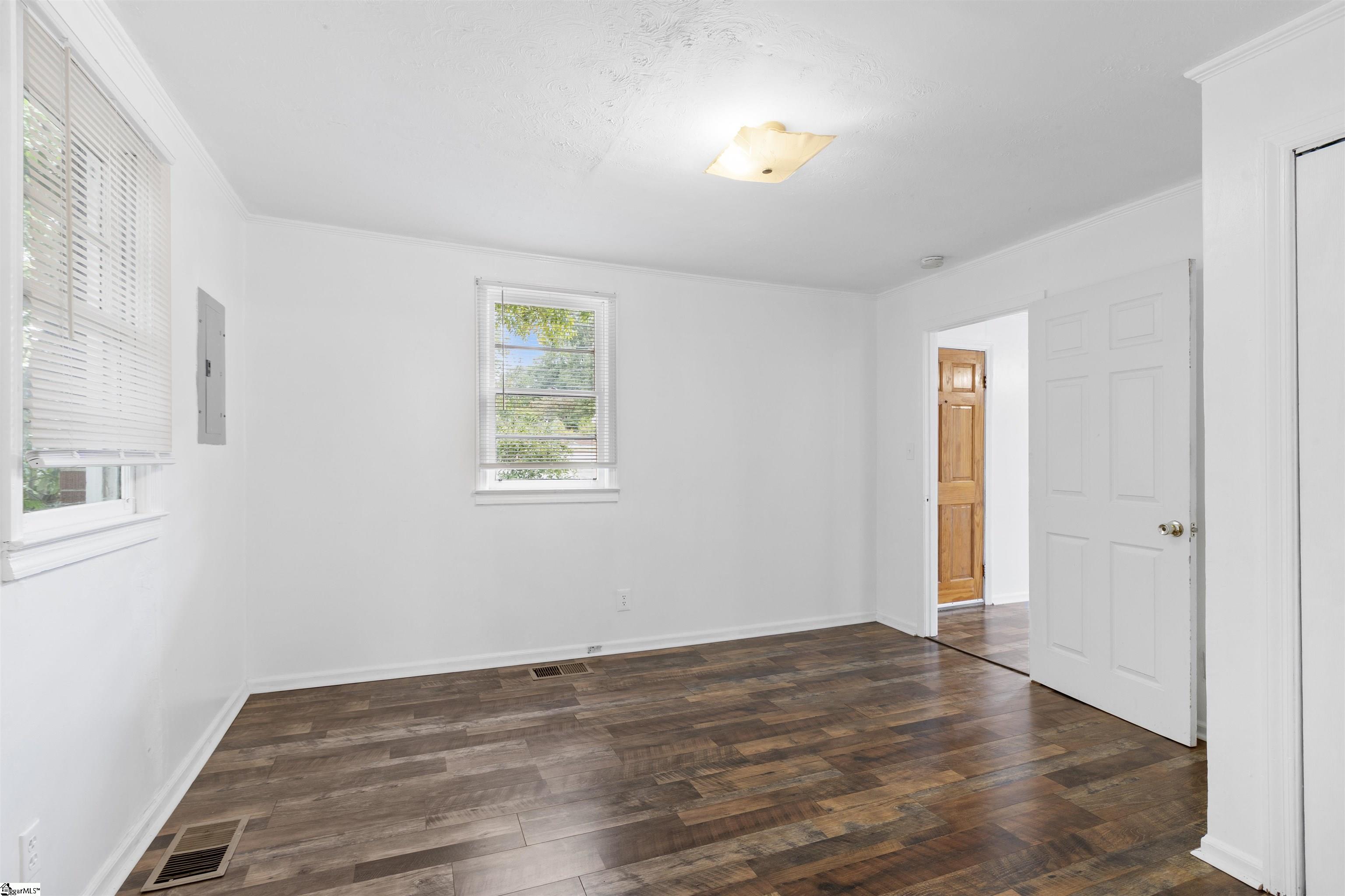 509 W Carolina Avenue Clinton, SC 29325