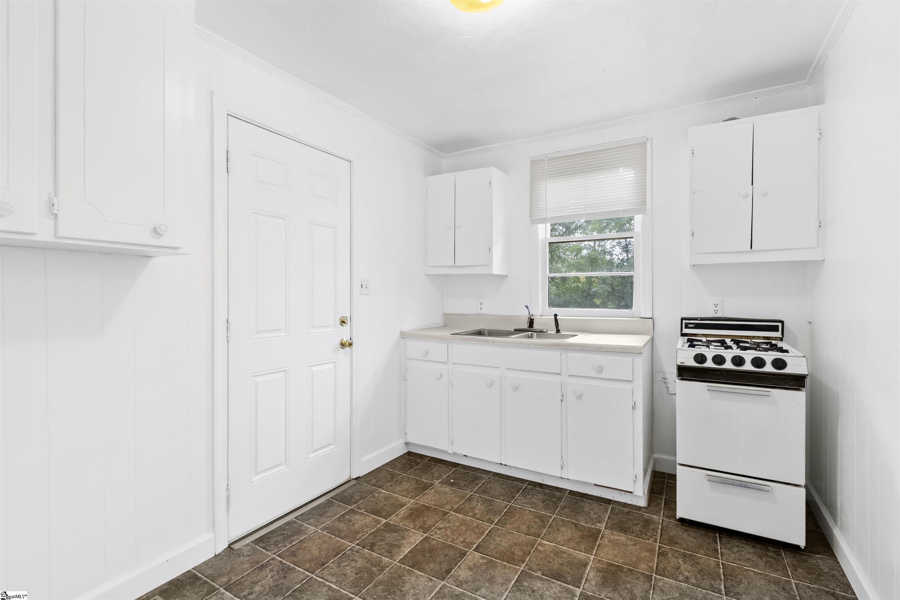 509 W Carolina Avenue Clinton, SC 29325