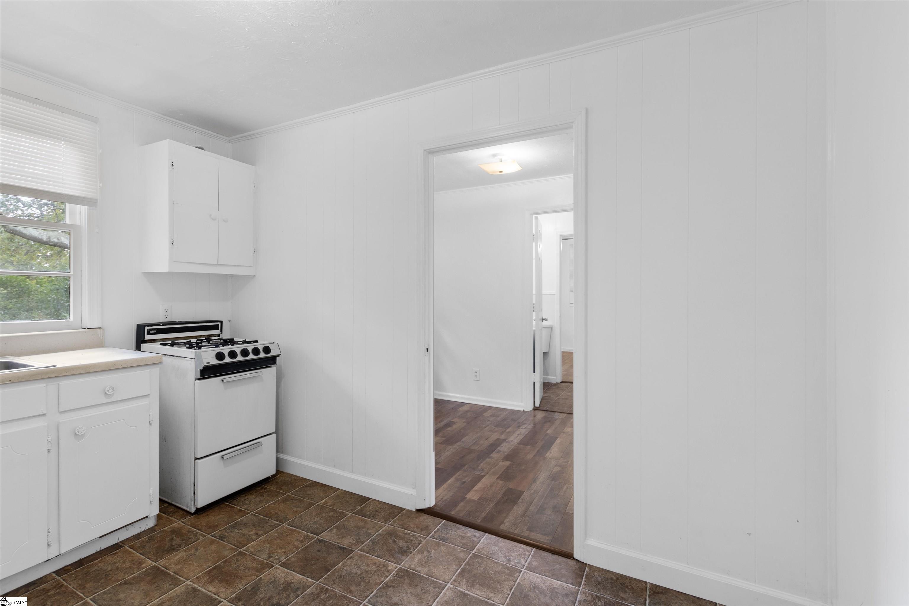 509 W Carolina Avenue Clinton, SC 29325
