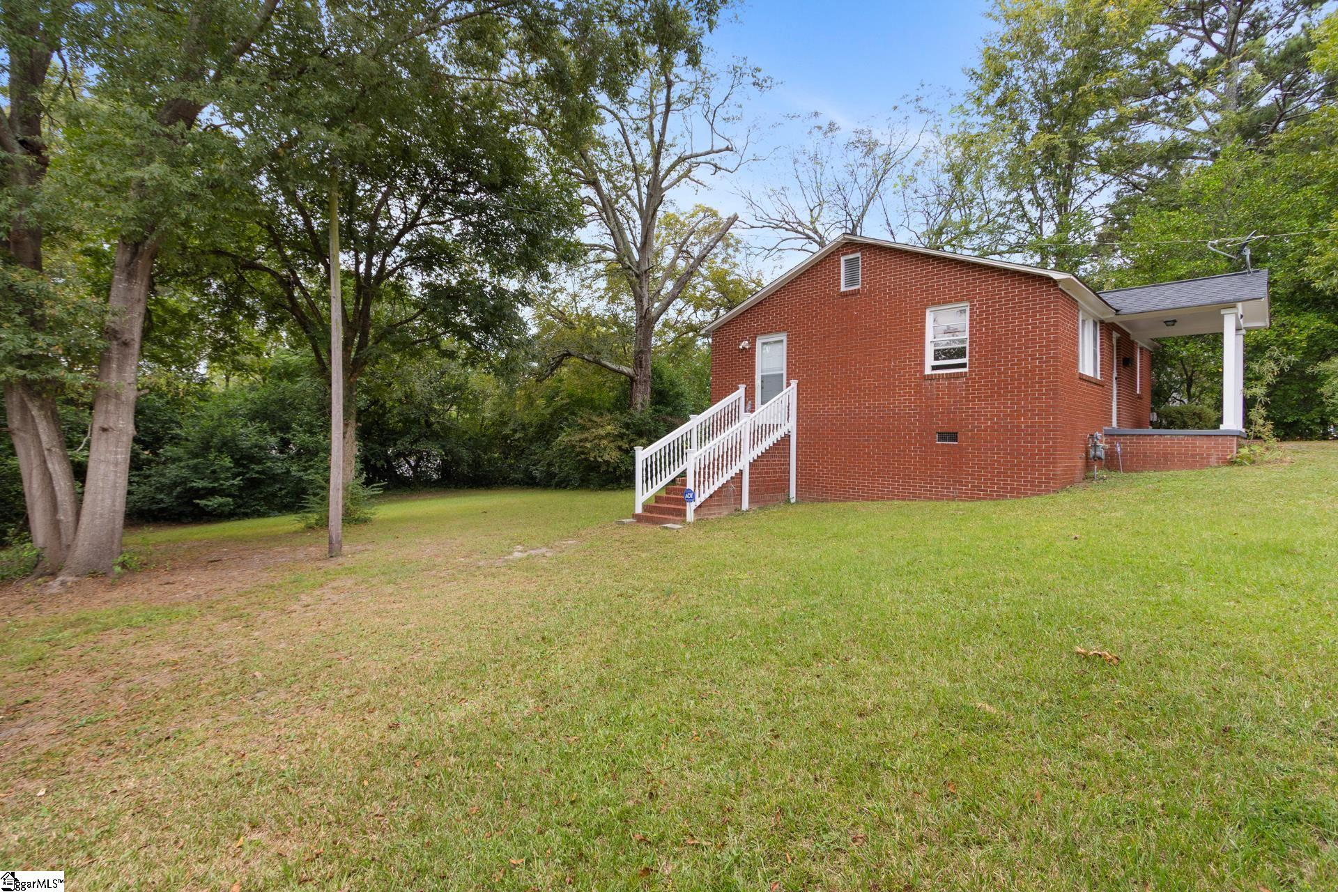 509 W Carolina Avenue Clinton, SC 29325