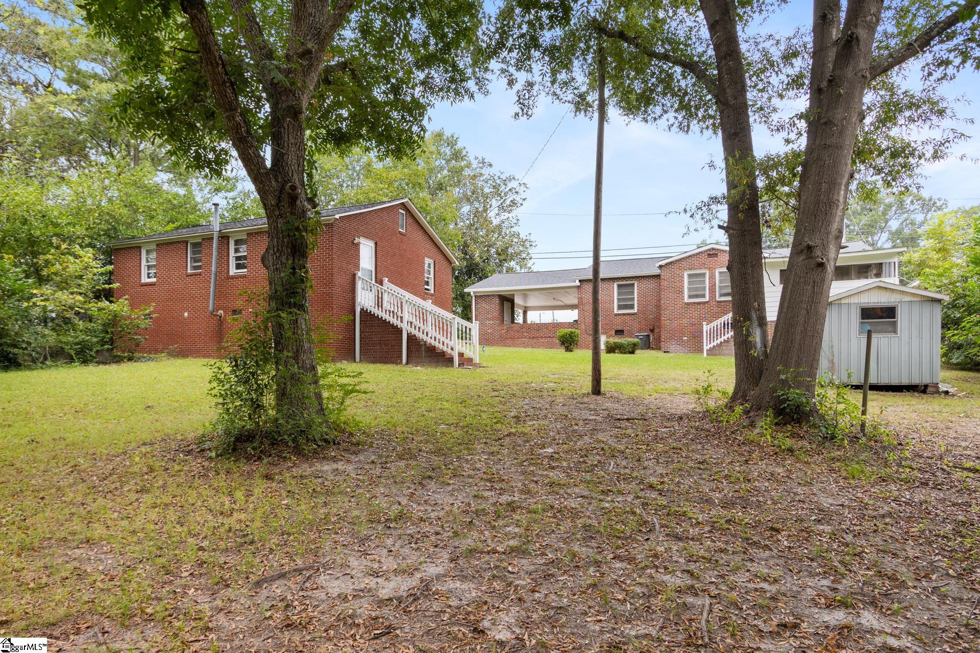 509 W Carolina Avenue Clinton, SC 29325