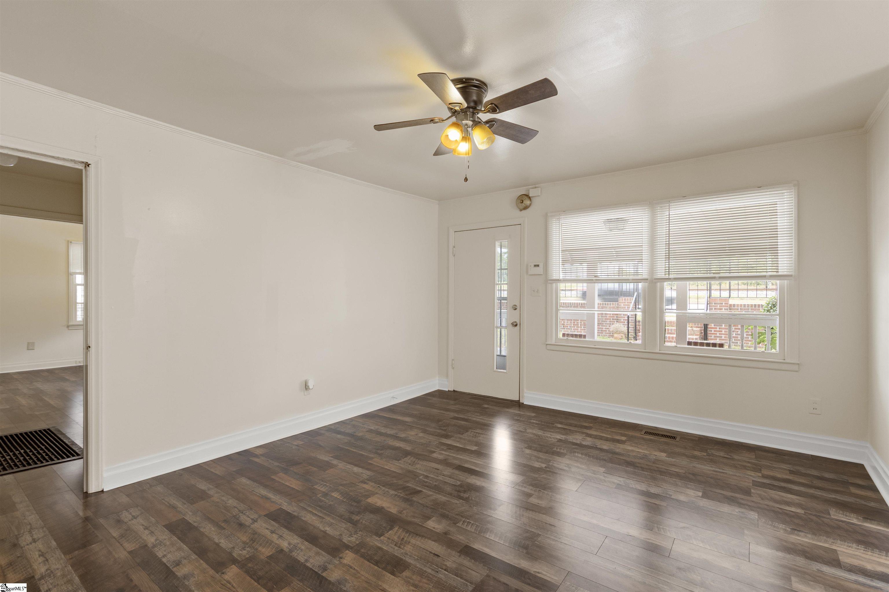 509 W Carolina Avenue Clinton, SC 29325