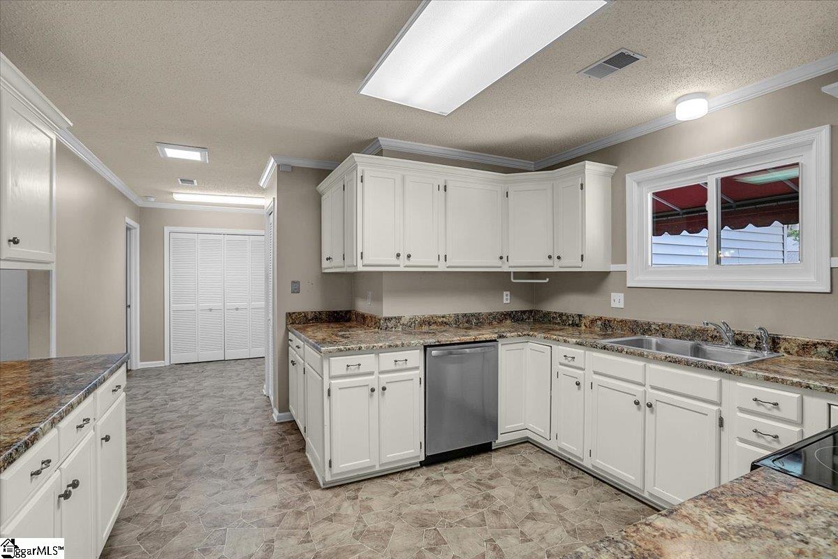 220 Creek Forest Drive Greenville, SC 29615