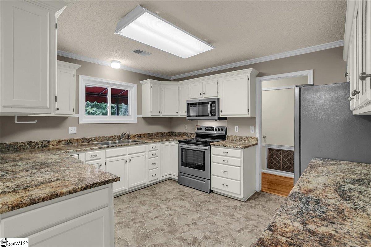 220 Creek Forest Drive Greenville, SC 29615